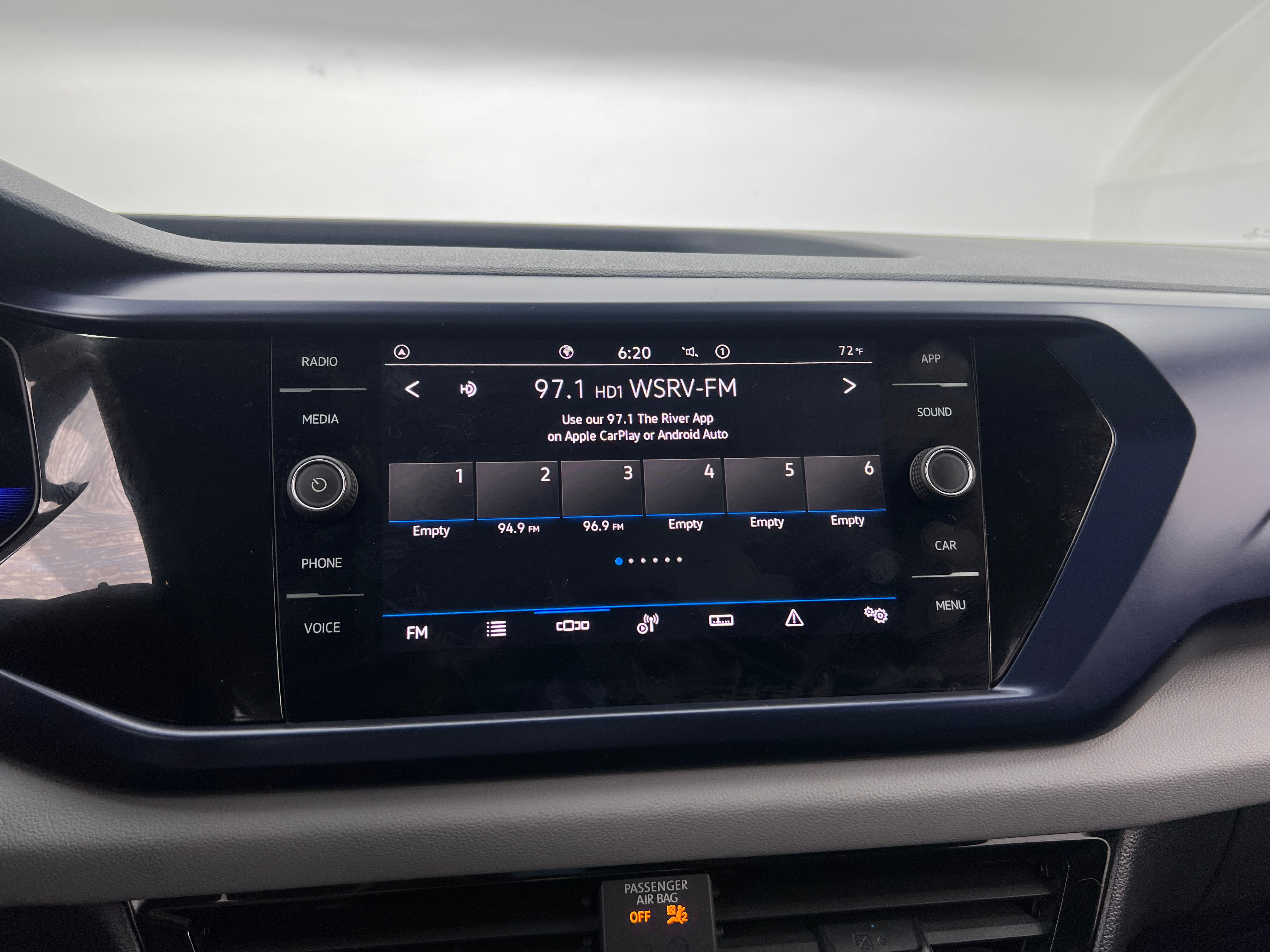 2022 Volkswagen Taos SE 3