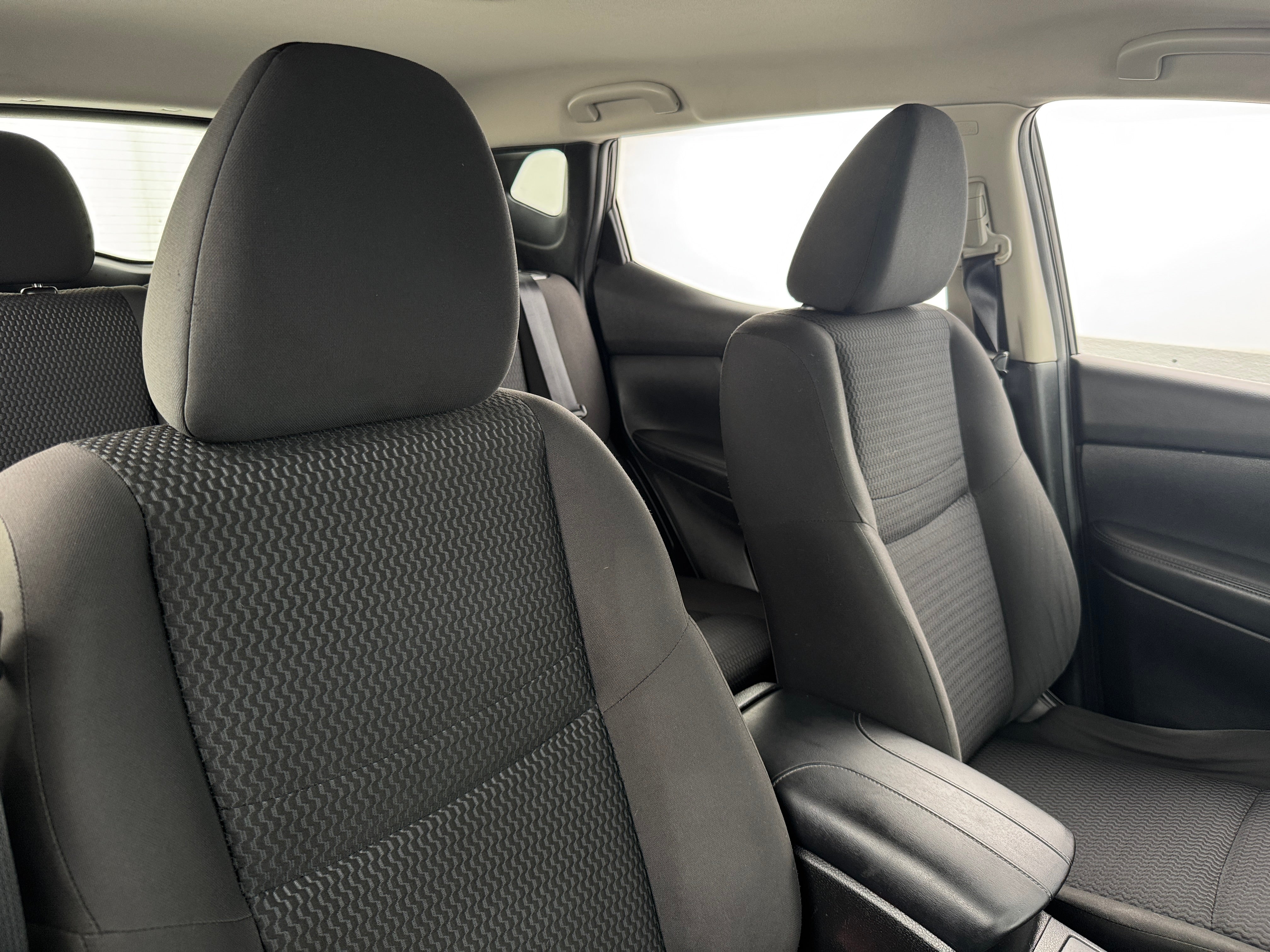 2017 Nissan Rogue Sport S 2