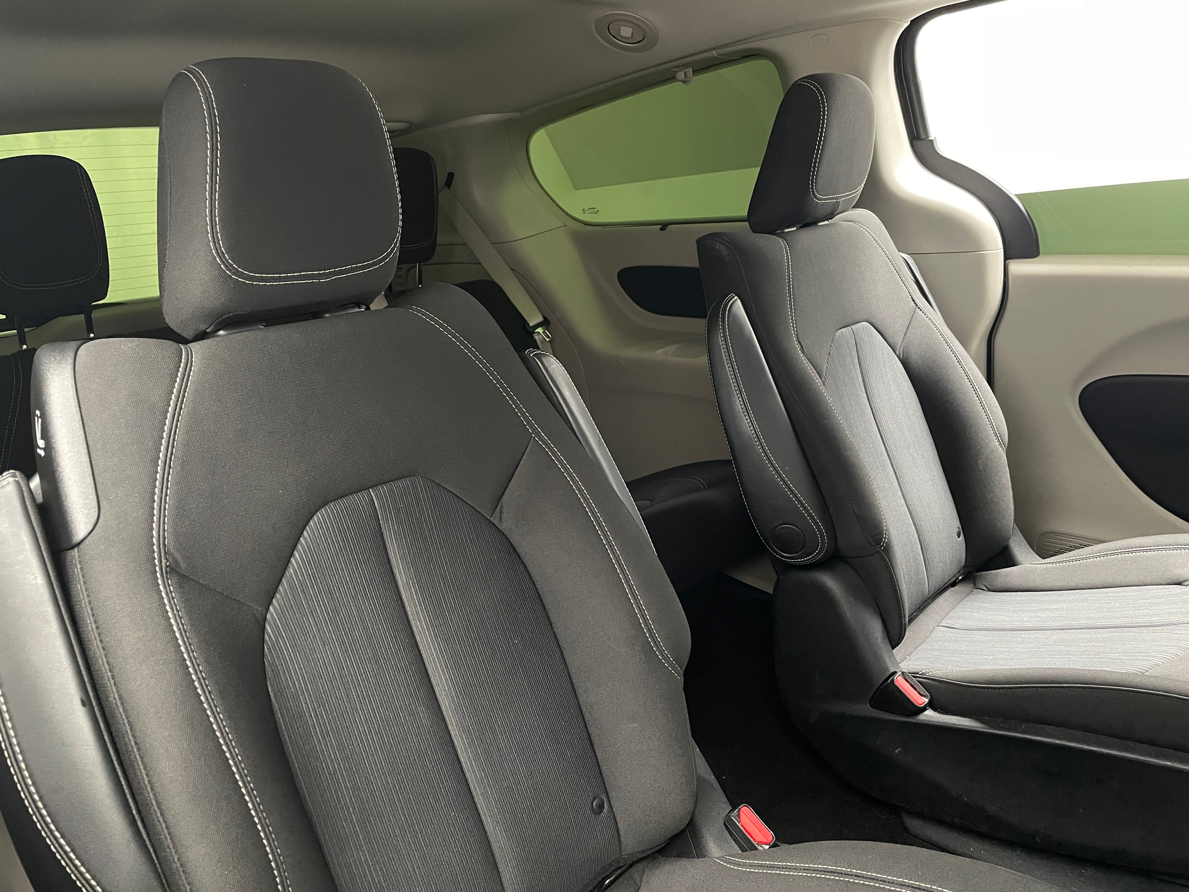 2020 Chrysler Voyager LX 6