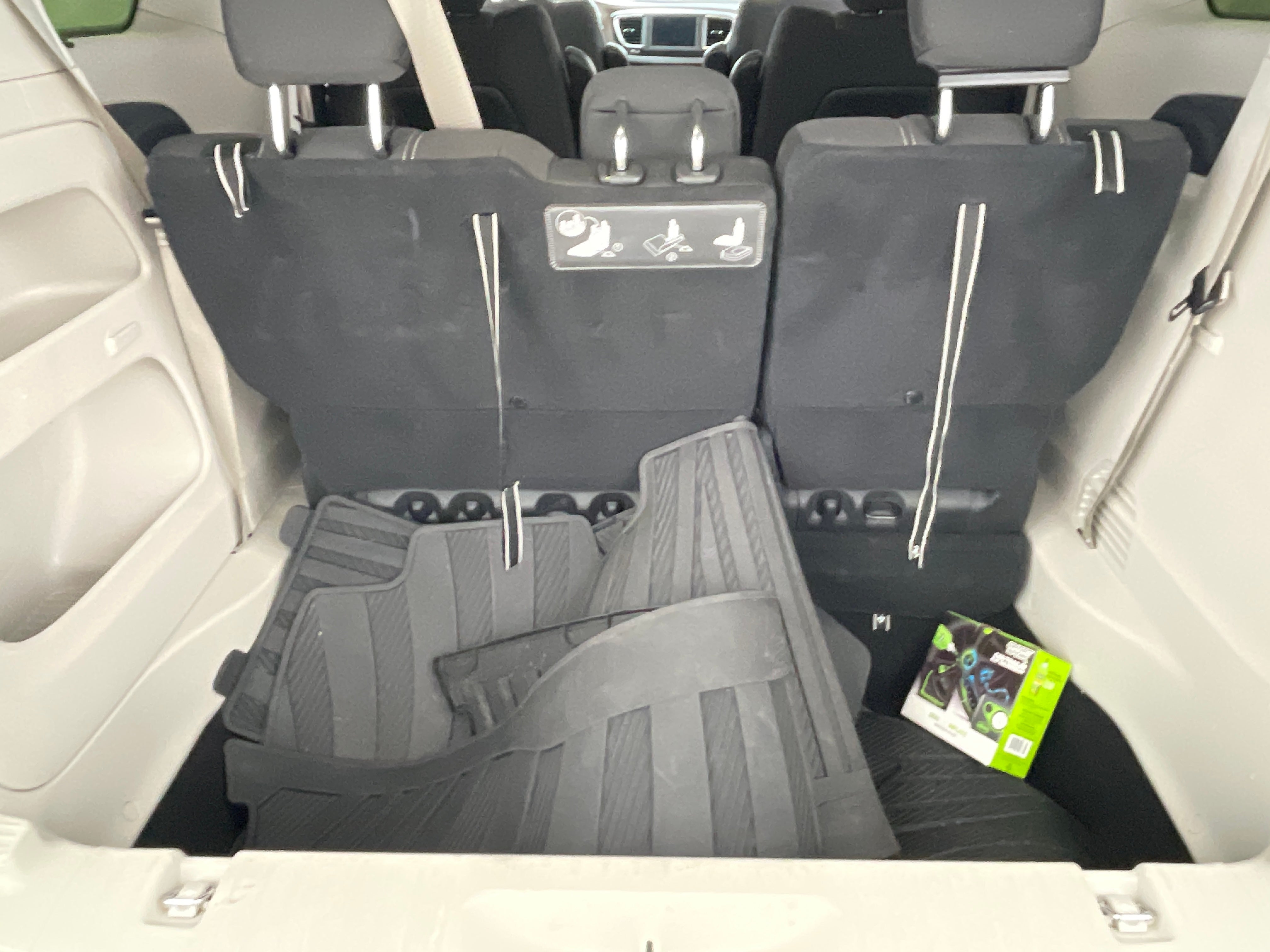 2020 Chrysler Voyager LX 7