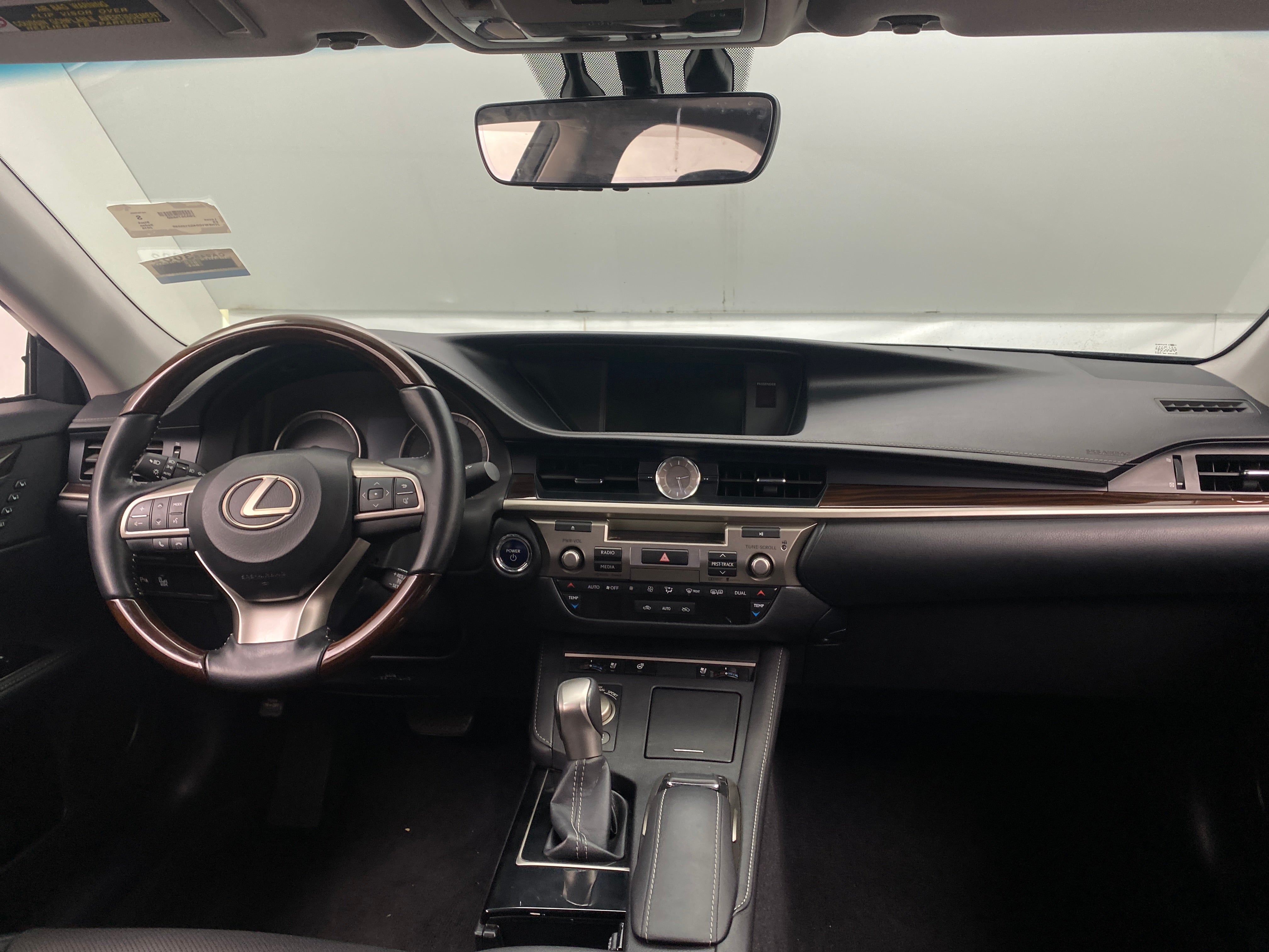 2016 Lexus ES Hybrid 300h 2