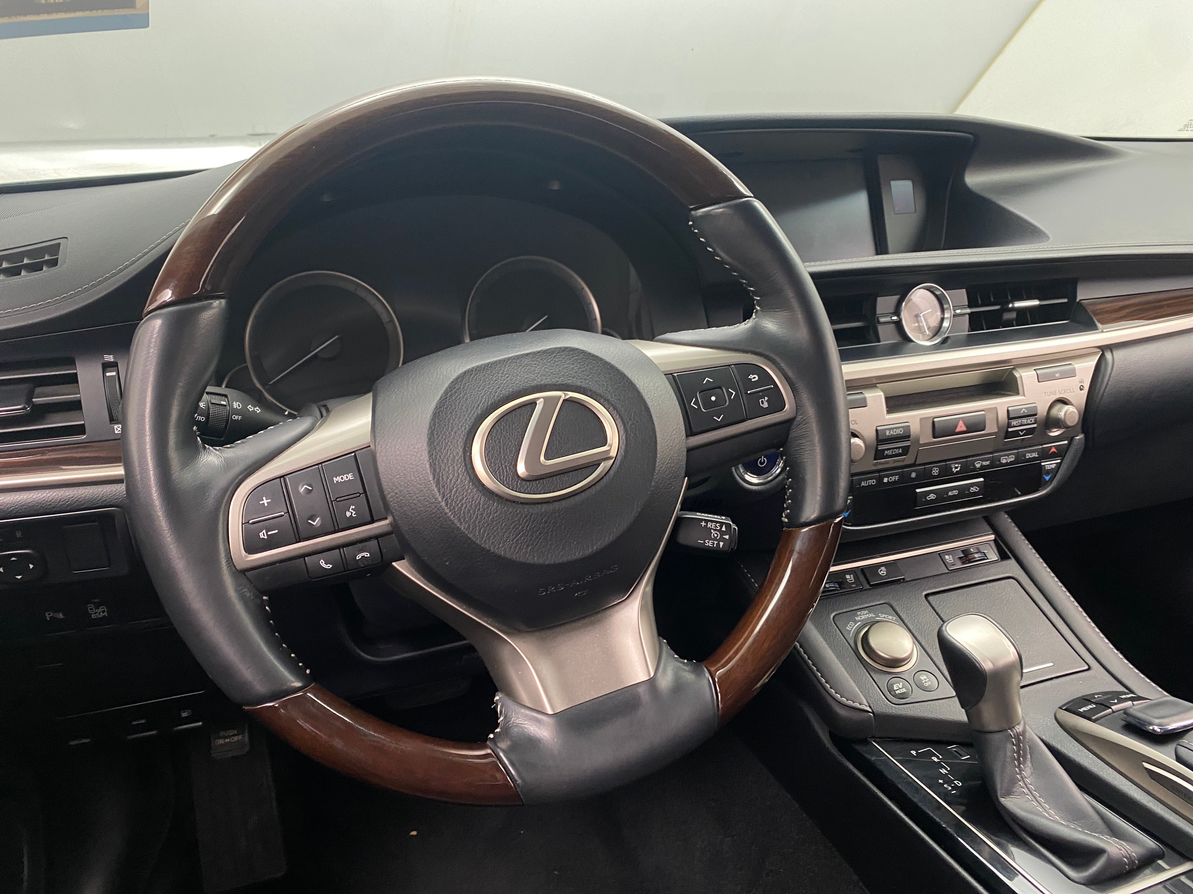 2016 Lexus ES Hybrid 300h 4