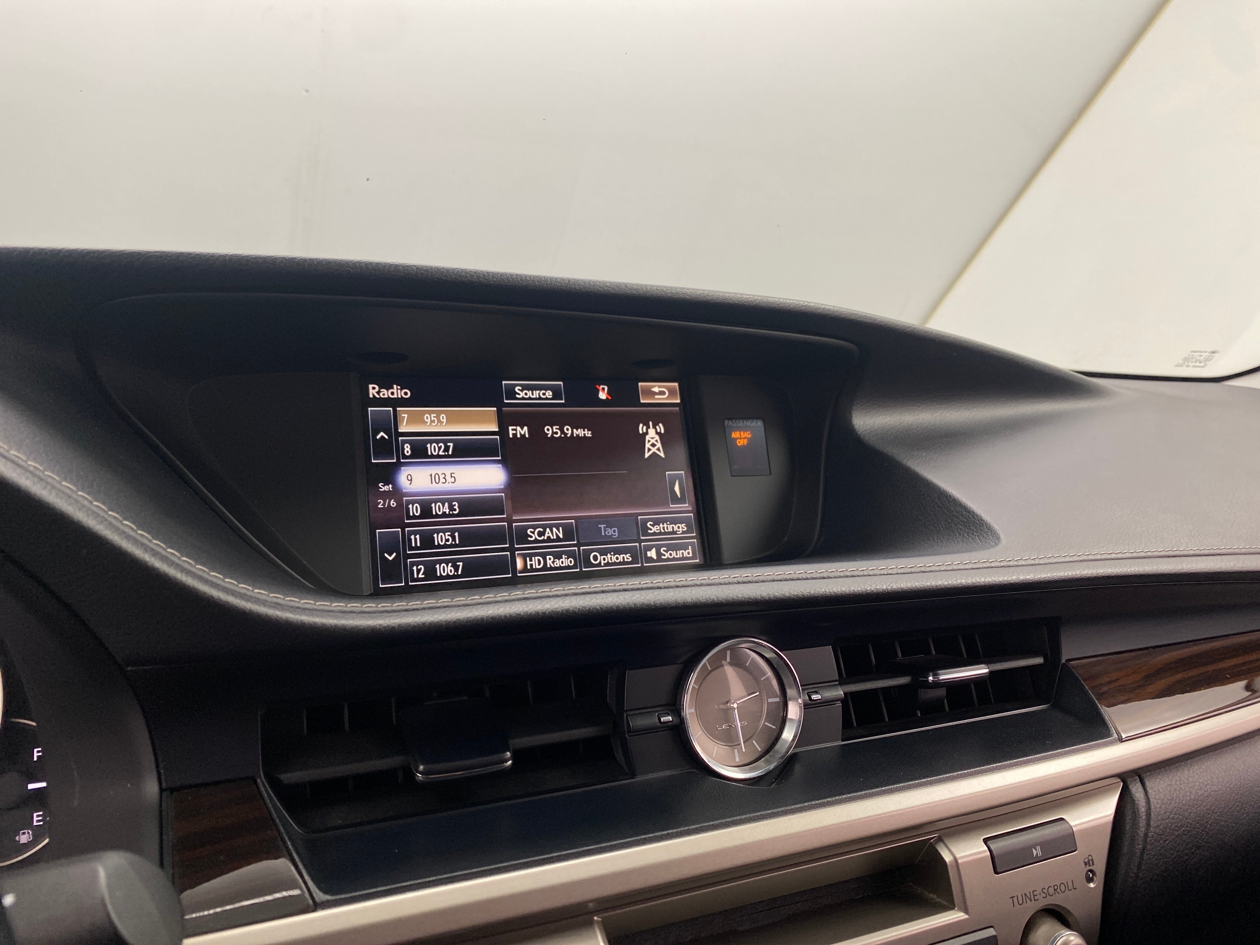 2016 Lexus ES Hybrid 300h 3