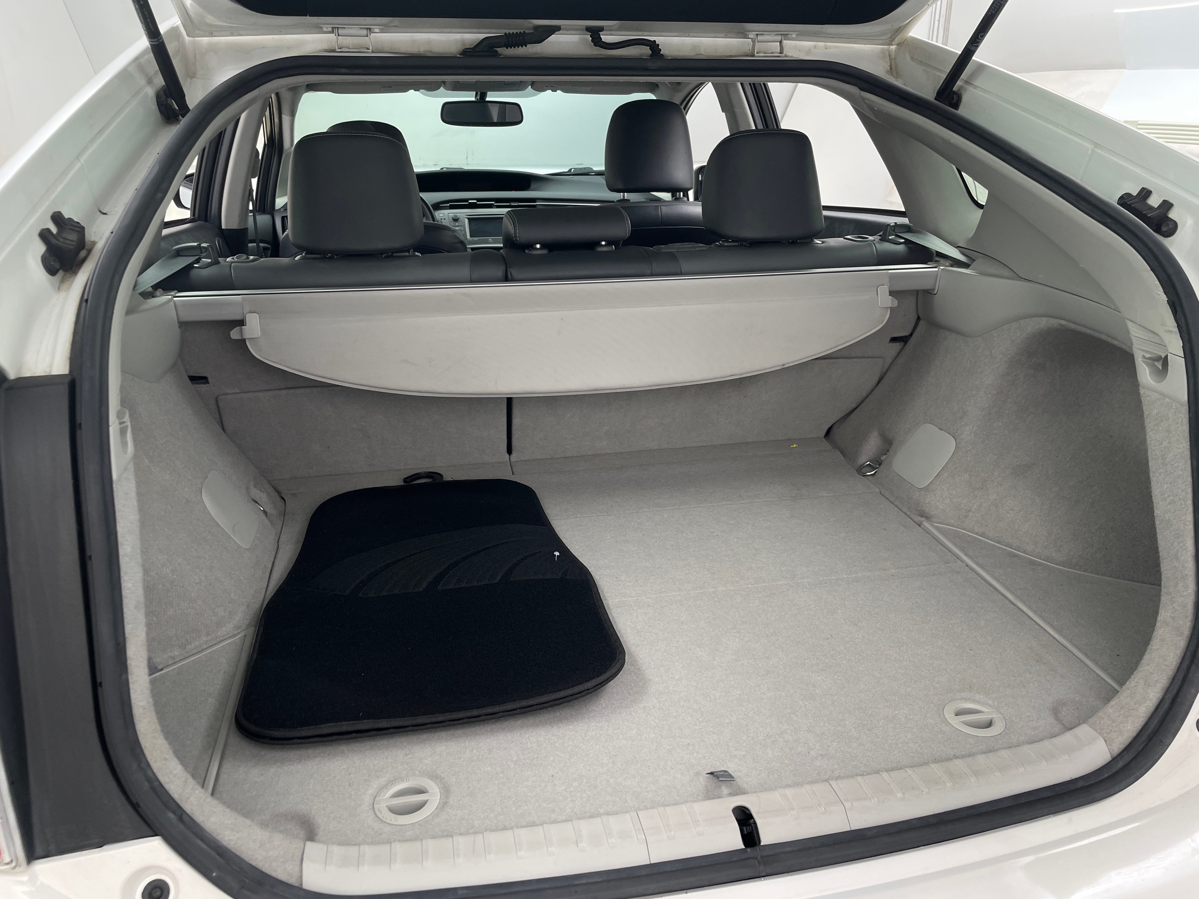 2015 Toyota Prius Four 6