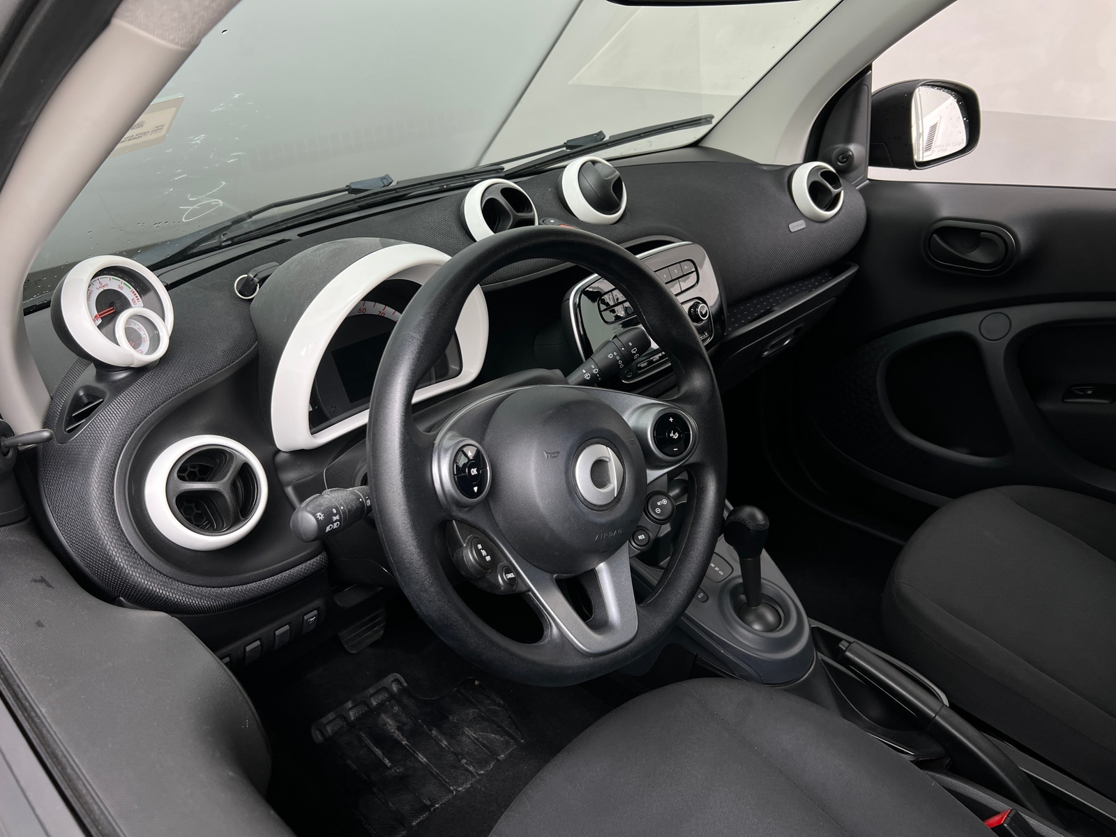 Thumbnail: 2018 smart fortwo - 3
