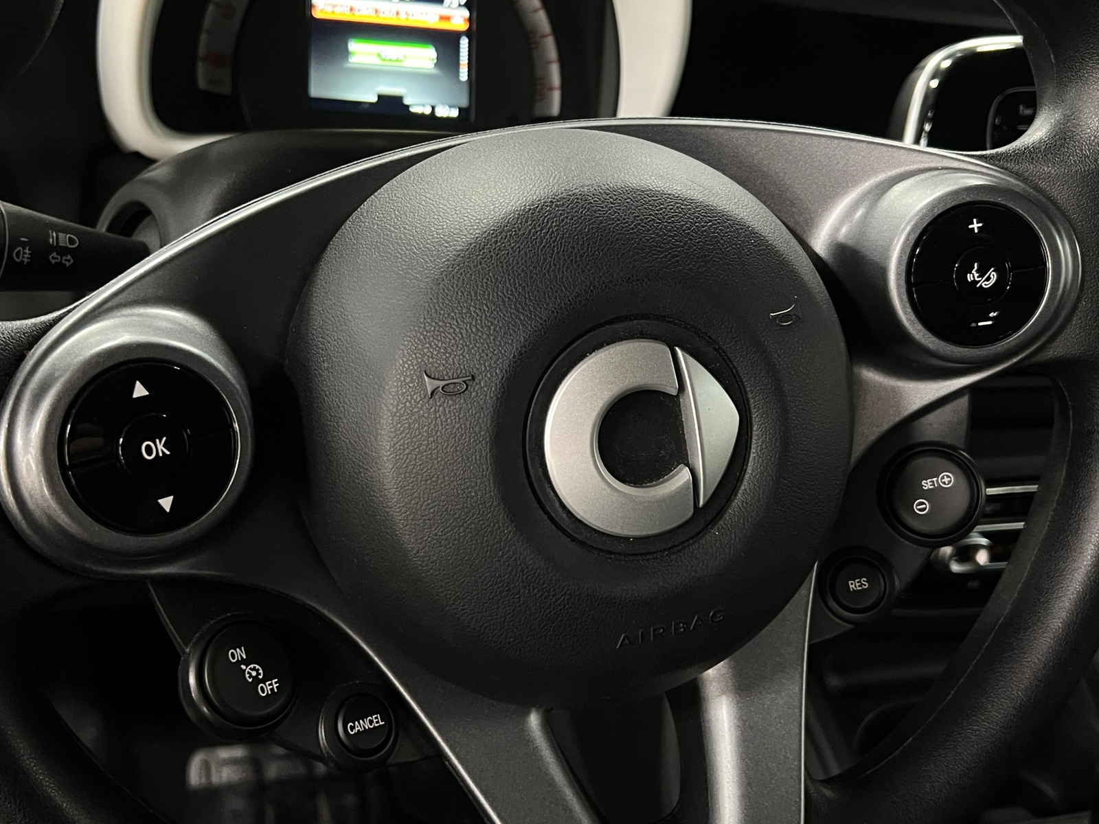 Thumbnail: 2018 smart fortwo - 5