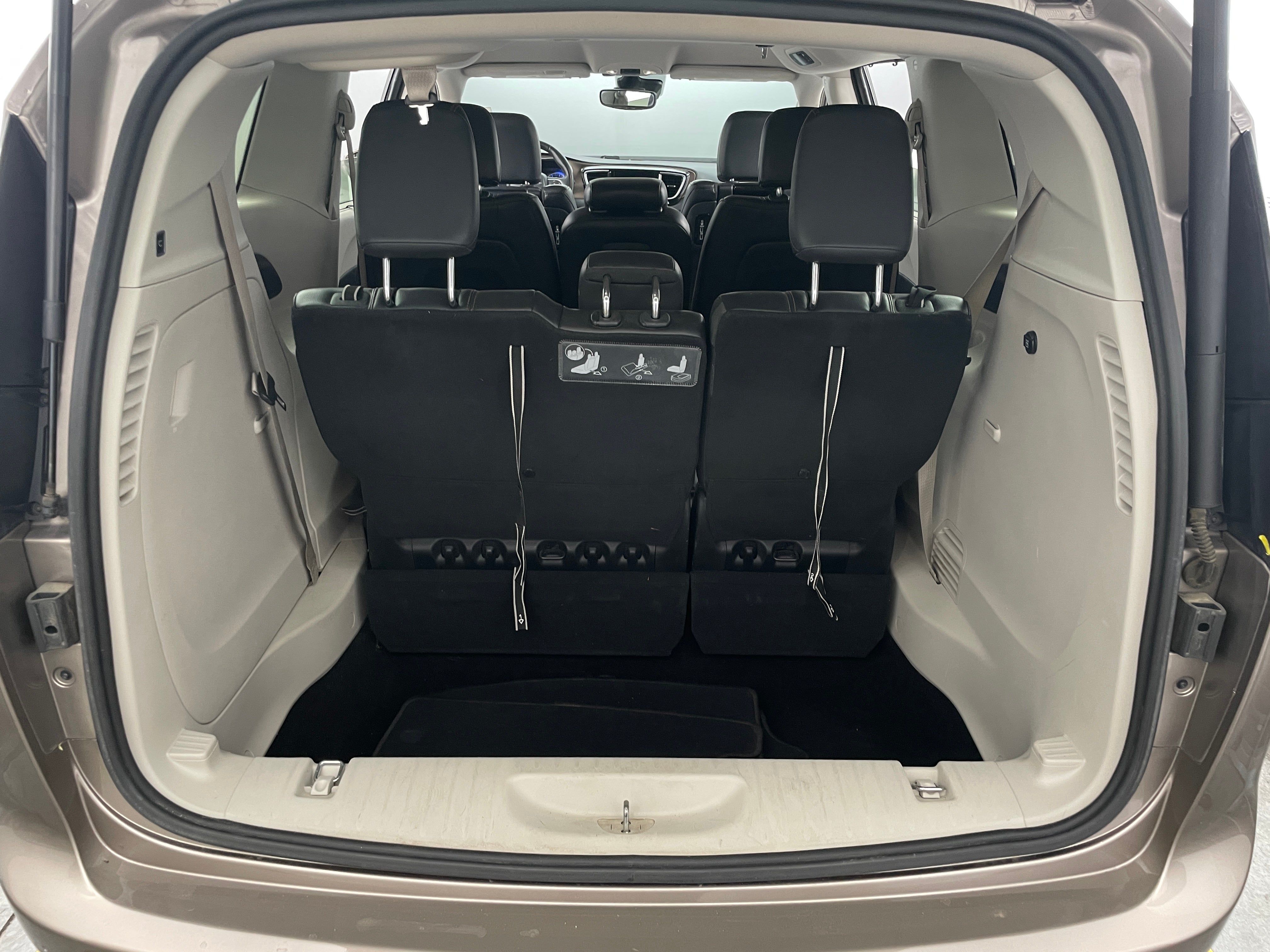 2017 Chrysler Pacifica  6