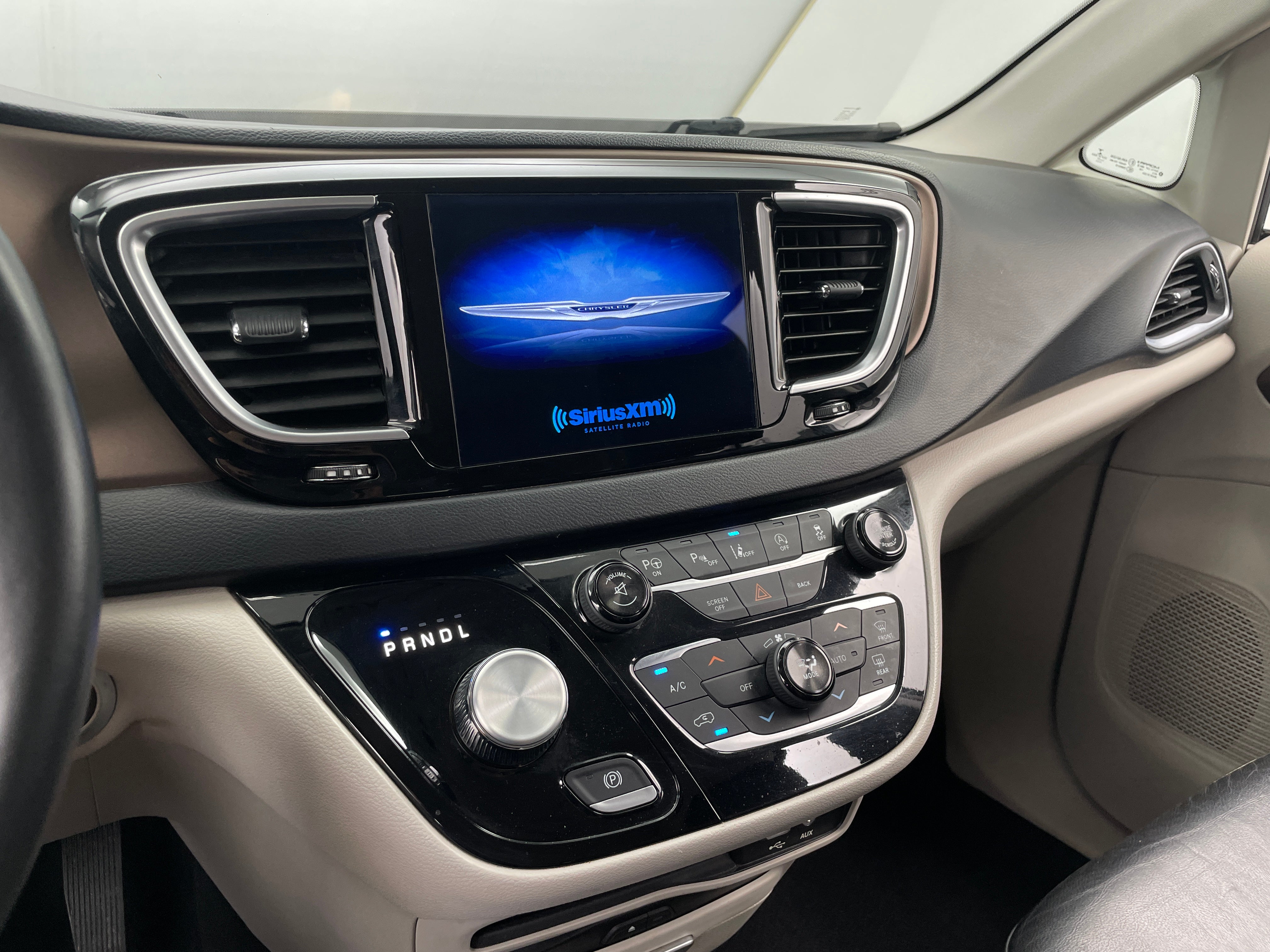 2017 Chrysler Pacifica  3