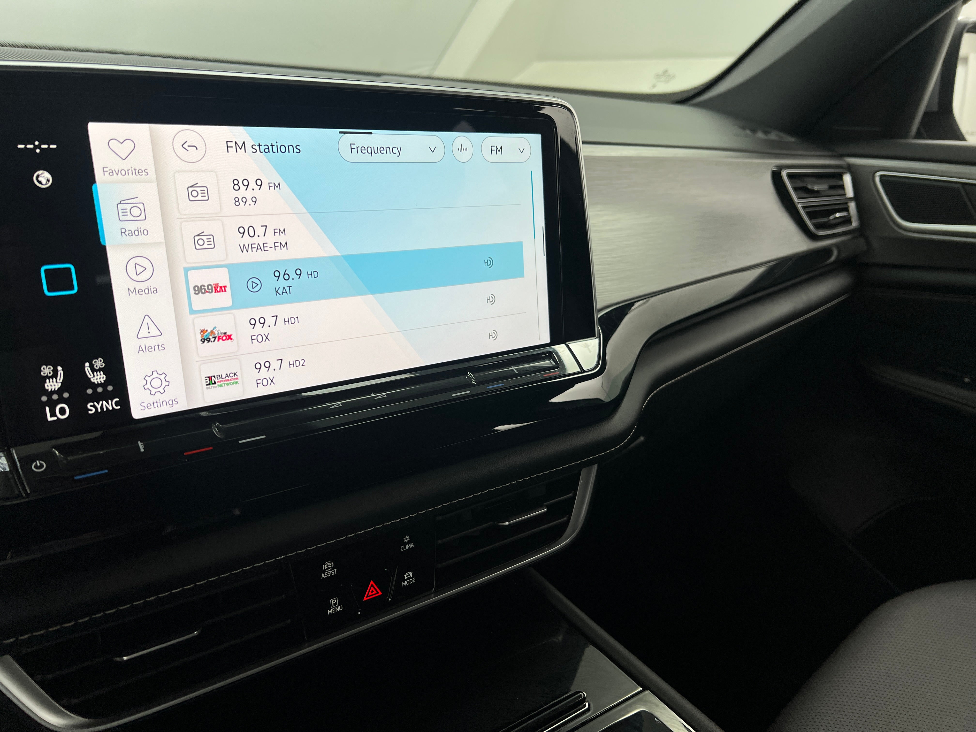 2024 Volkswagen Atlas SE 3