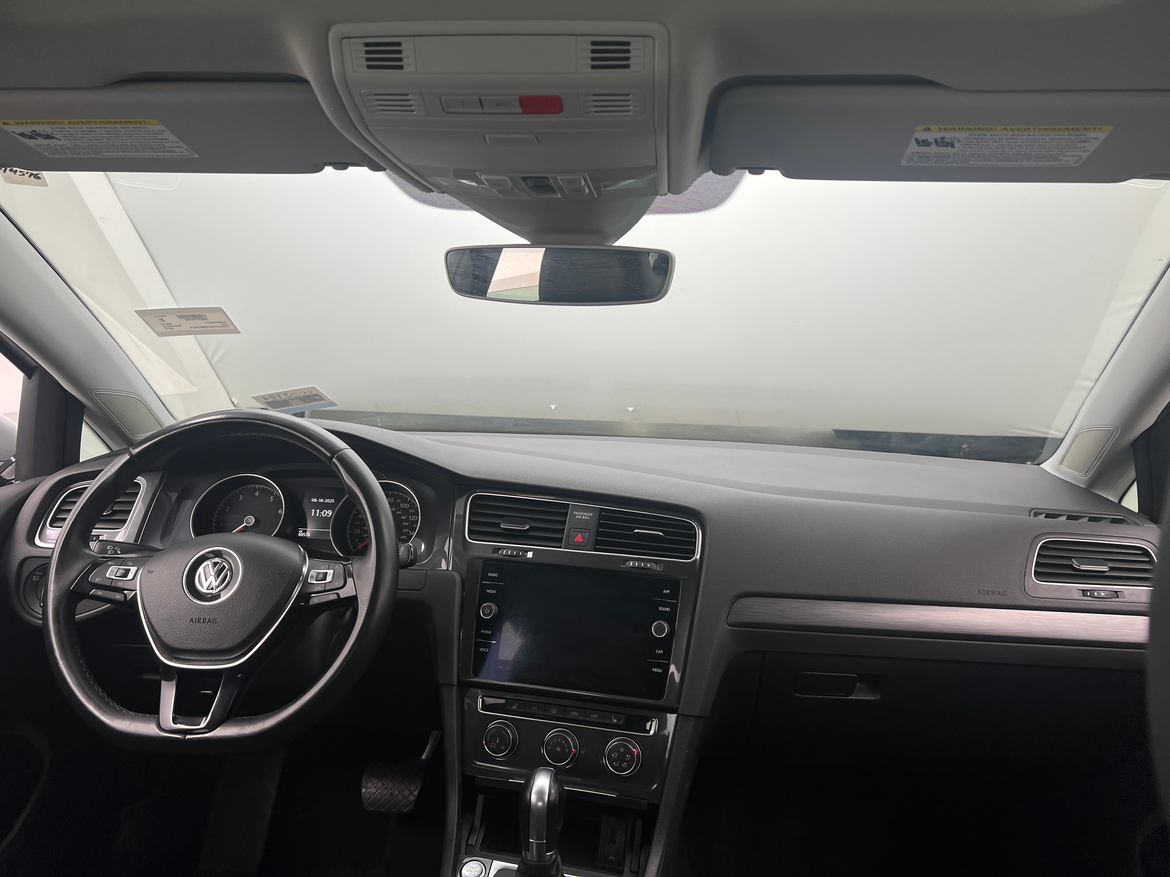 2019 Volkswagen Golf SE 2