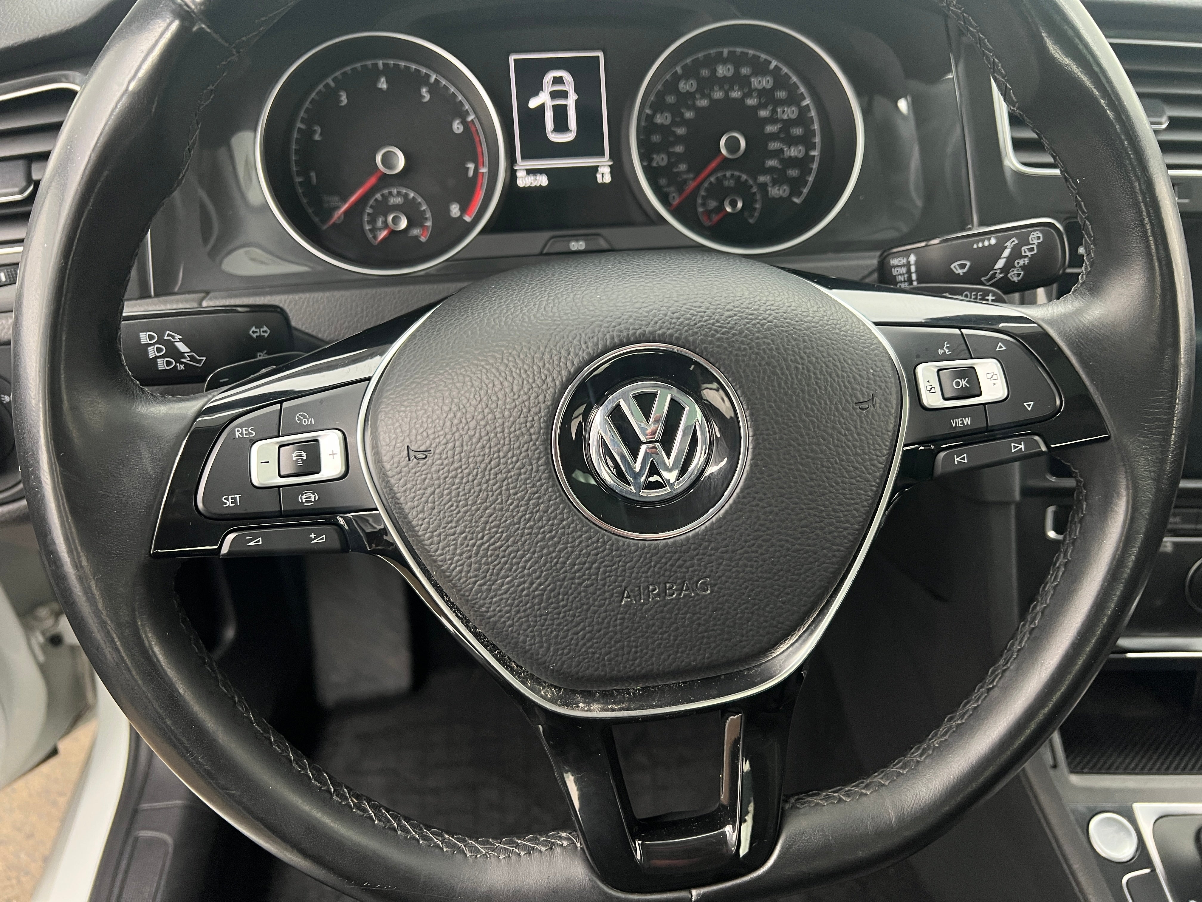 2019 Volkswagen Golf SE 4