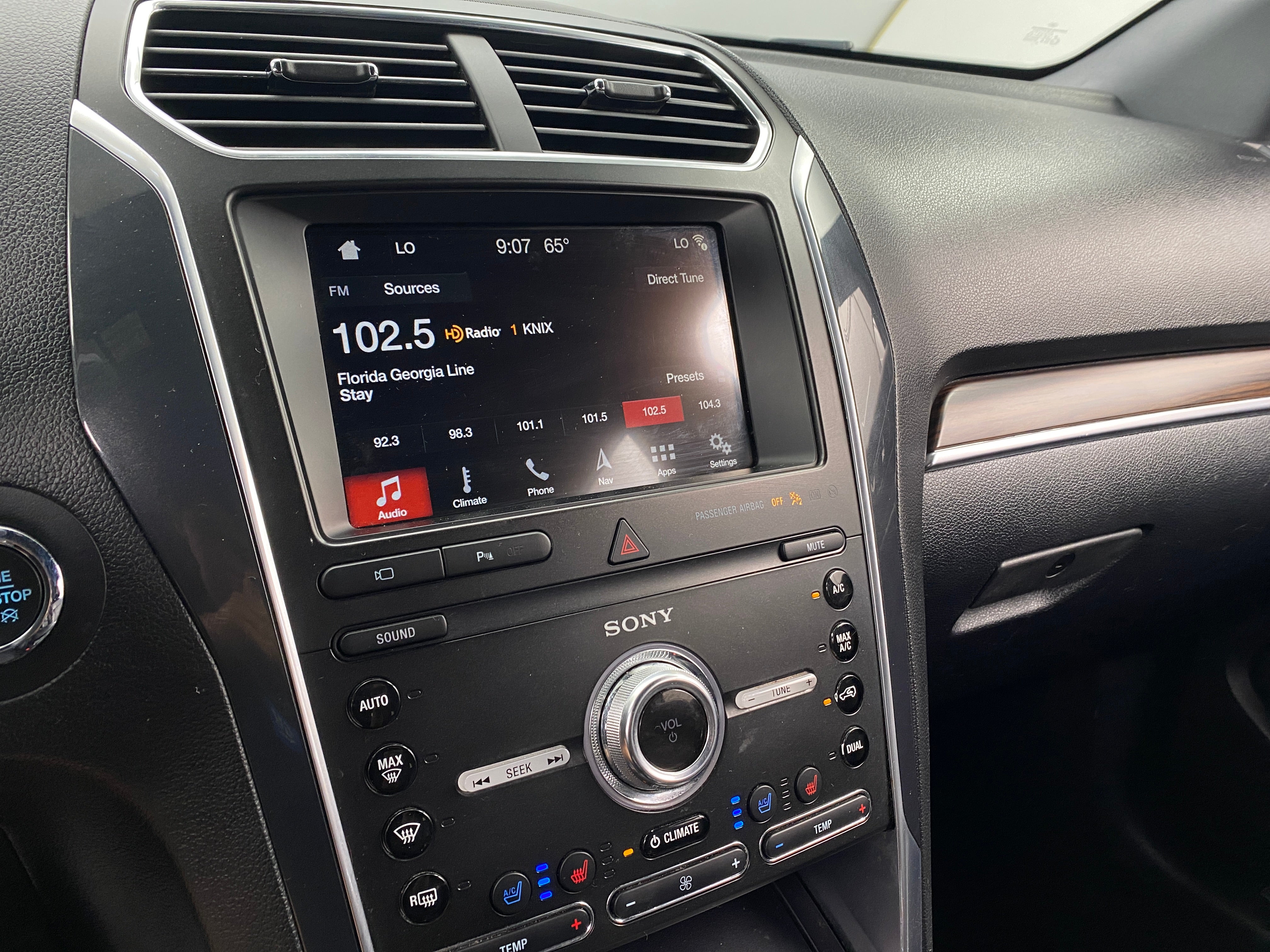 2019 Ford Explorer Limited 3