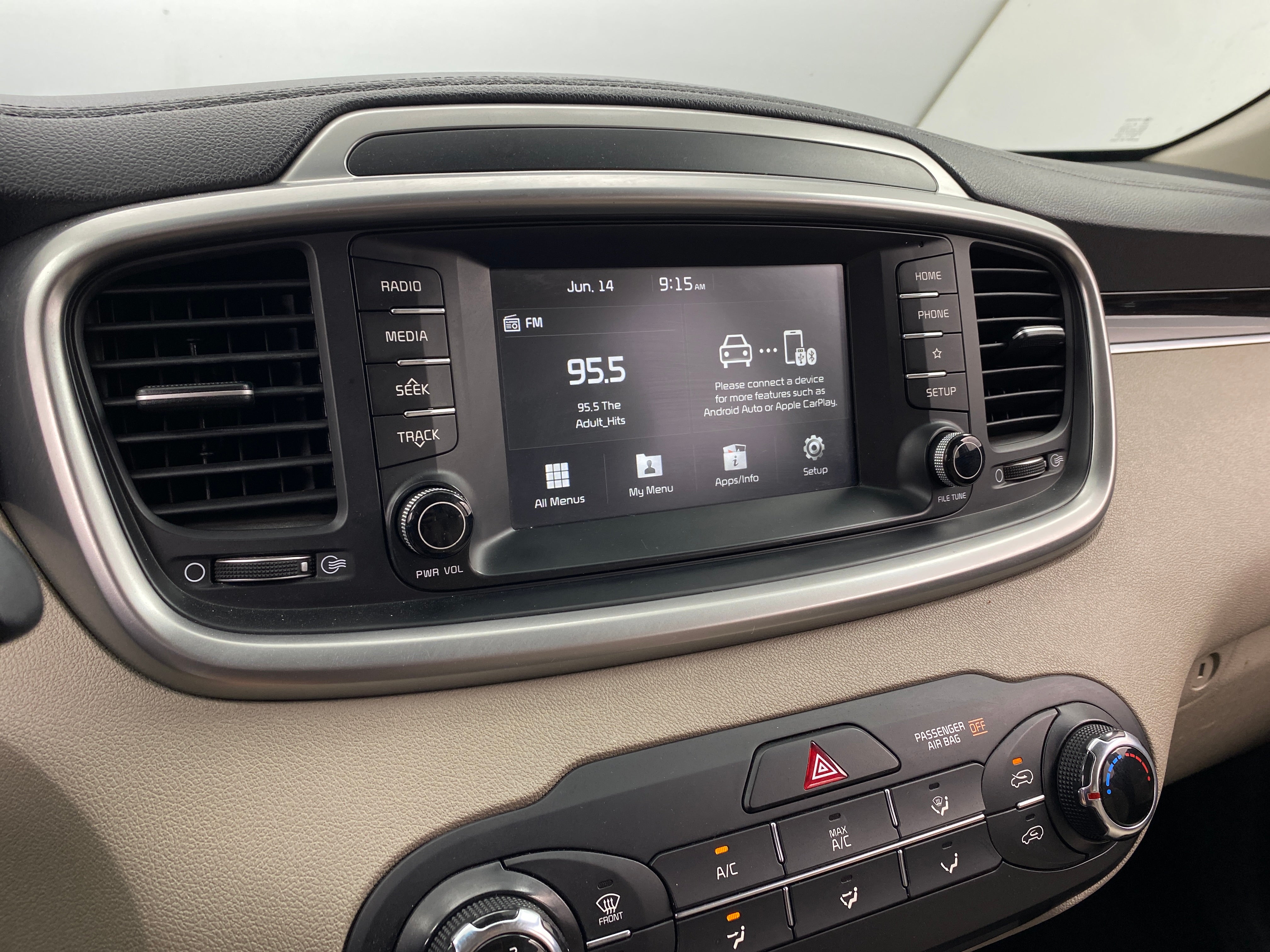 Thumbnail: 2019 Kia Sorento - 4