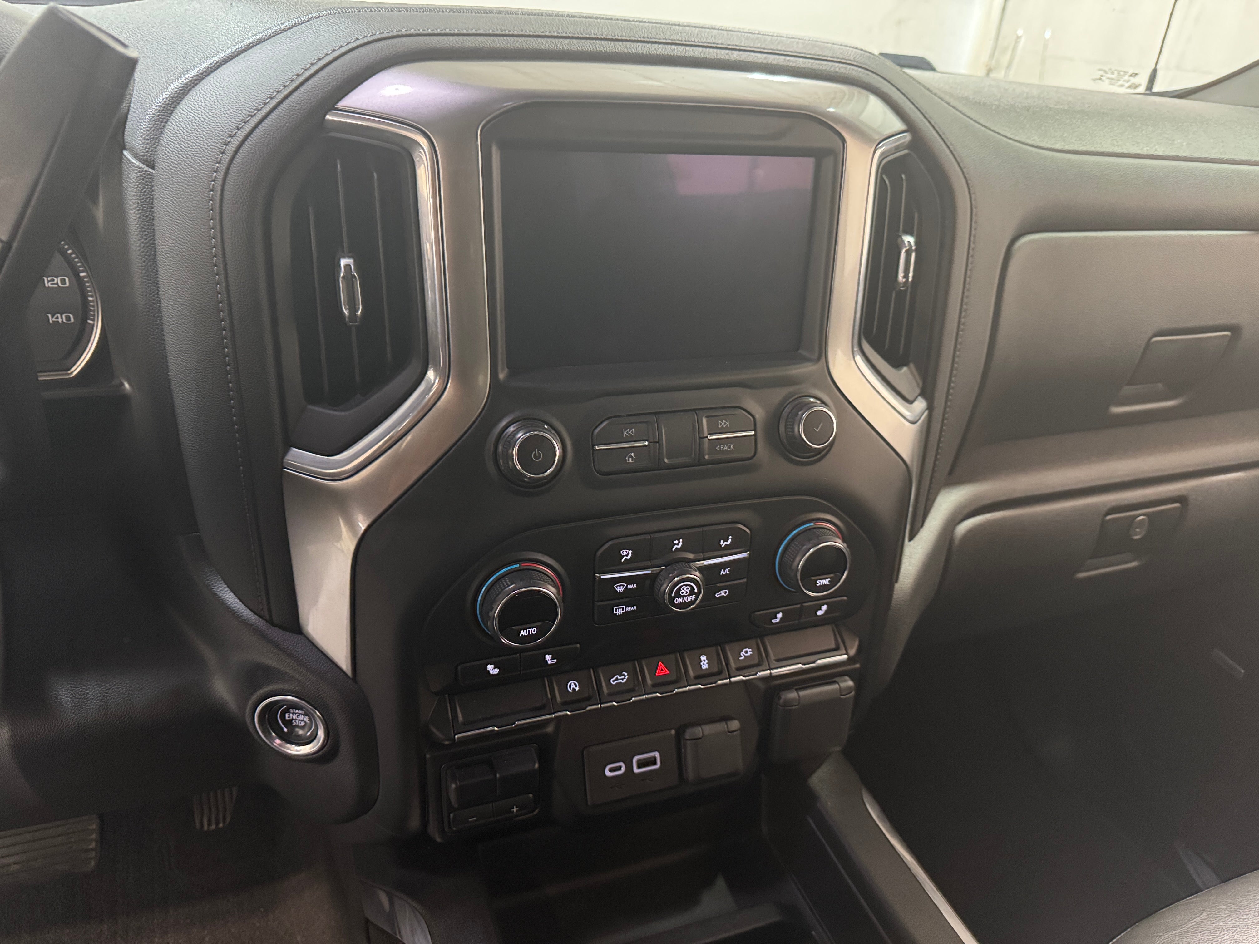 2020 Chevrolet Silverado 1500 RST 3