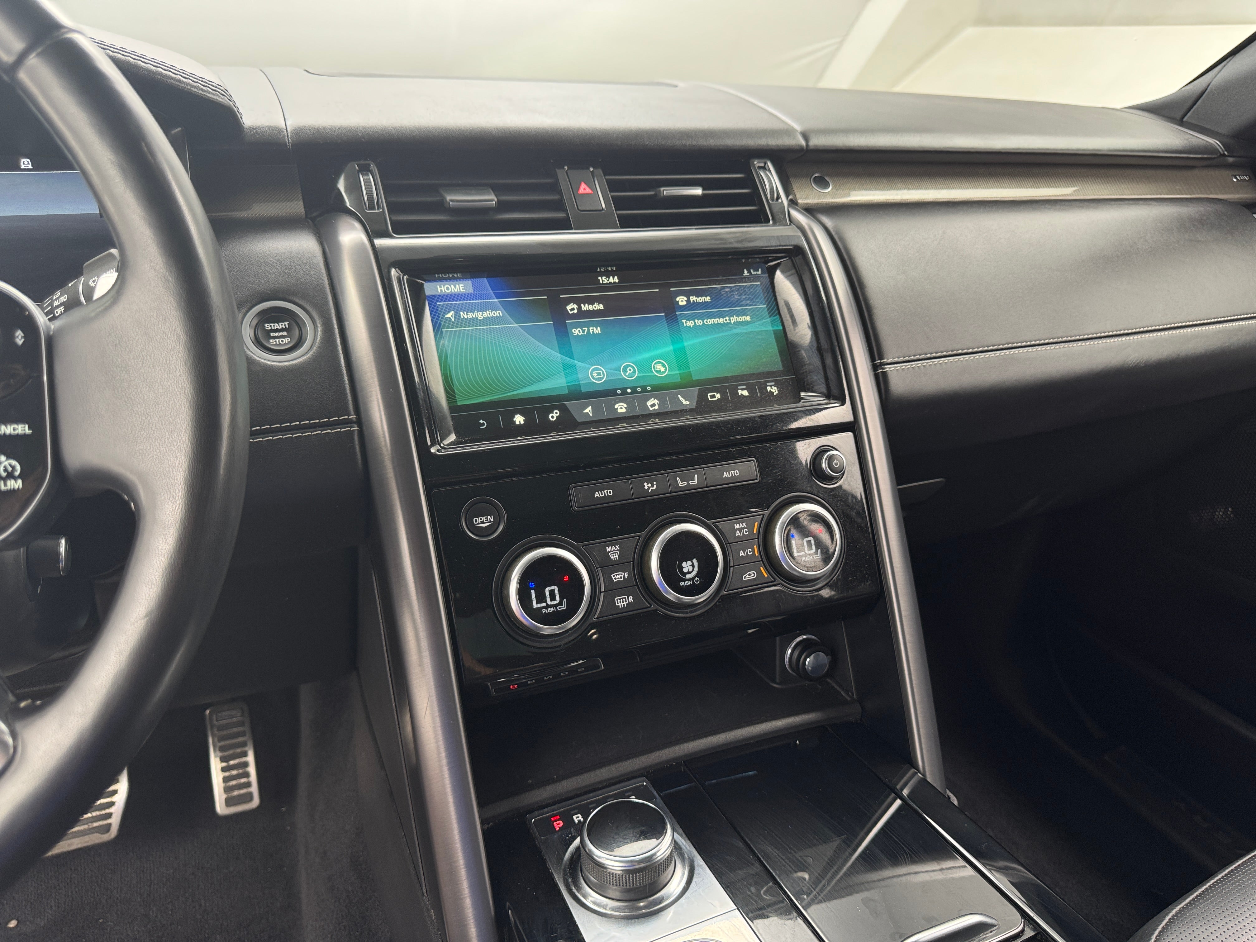 2019 Land Rover Discovery HSE Luxury 3