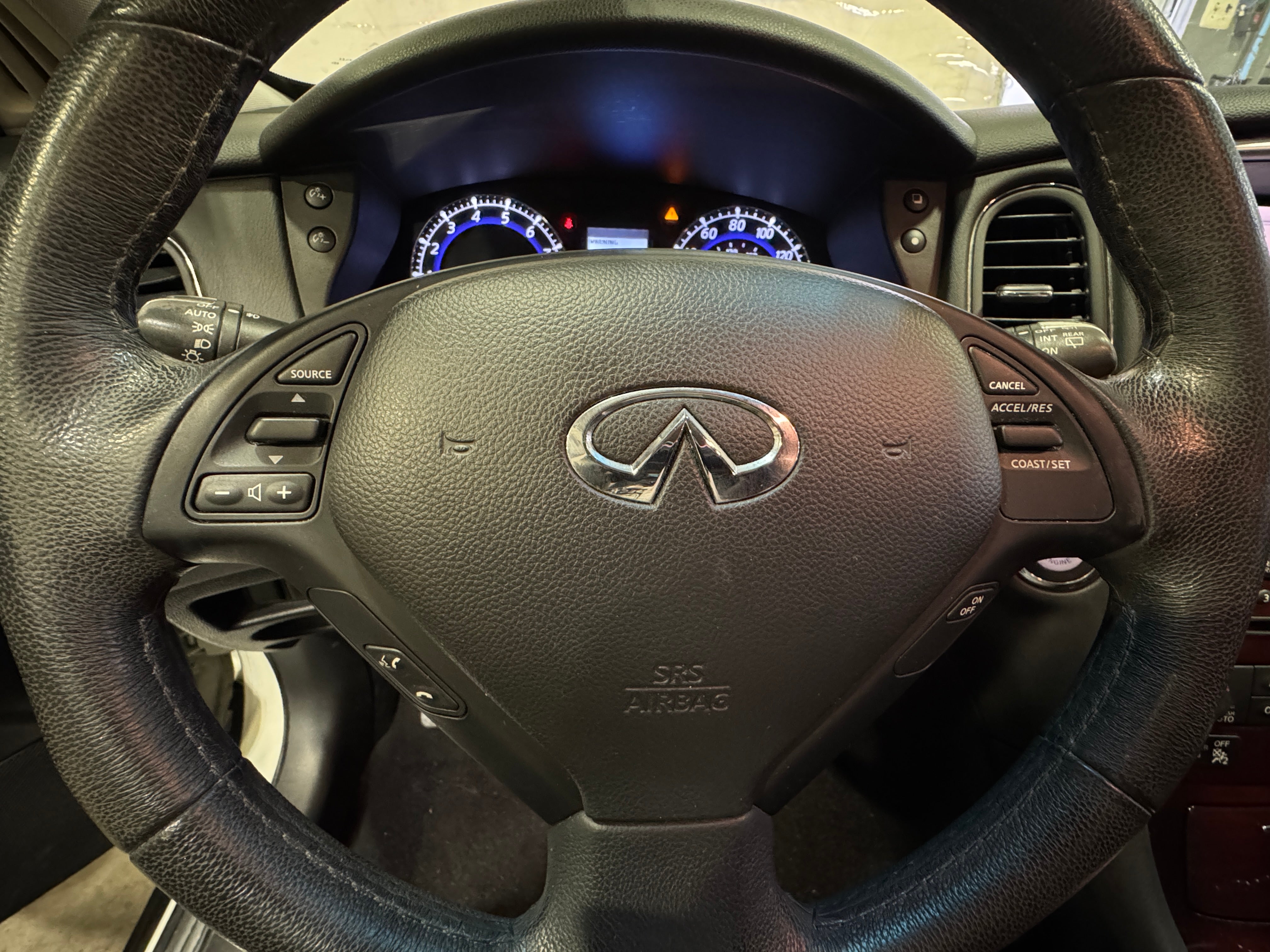 2017 INFINITI QX50 Base 4