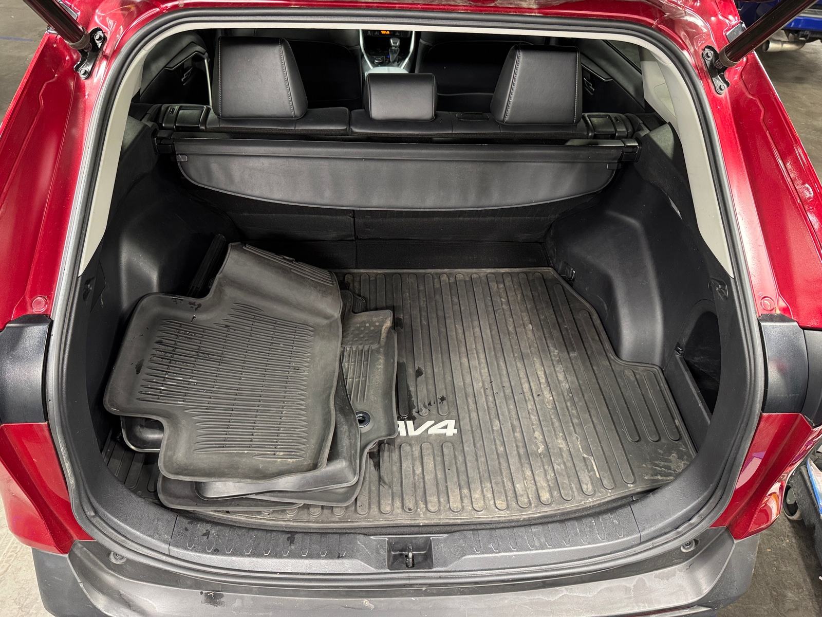 Thumbnail: 2021 Toyota RAV4 - 6