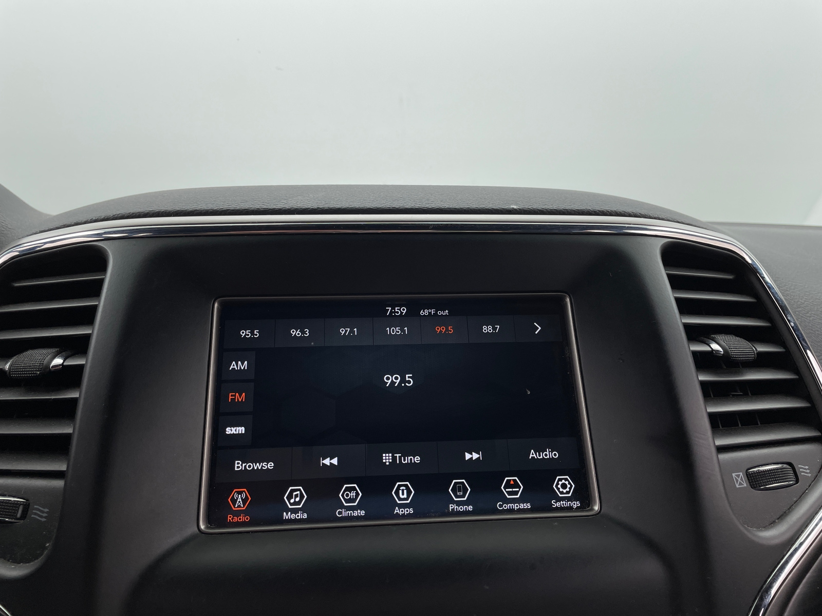 Thumbnail: 2019 Jeep Grand Cherokee - 4