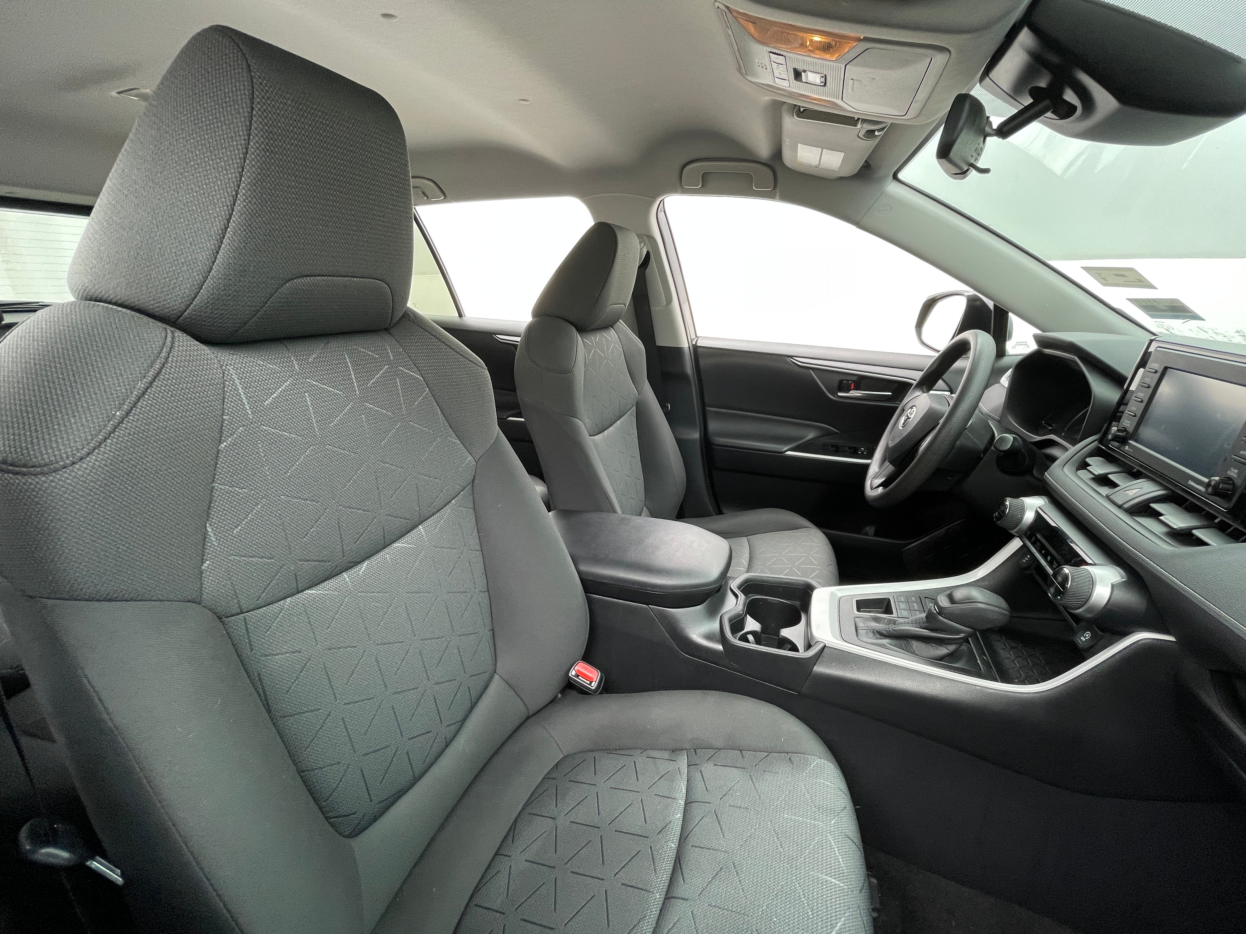 2021 Toyota RAV4 XLE 2