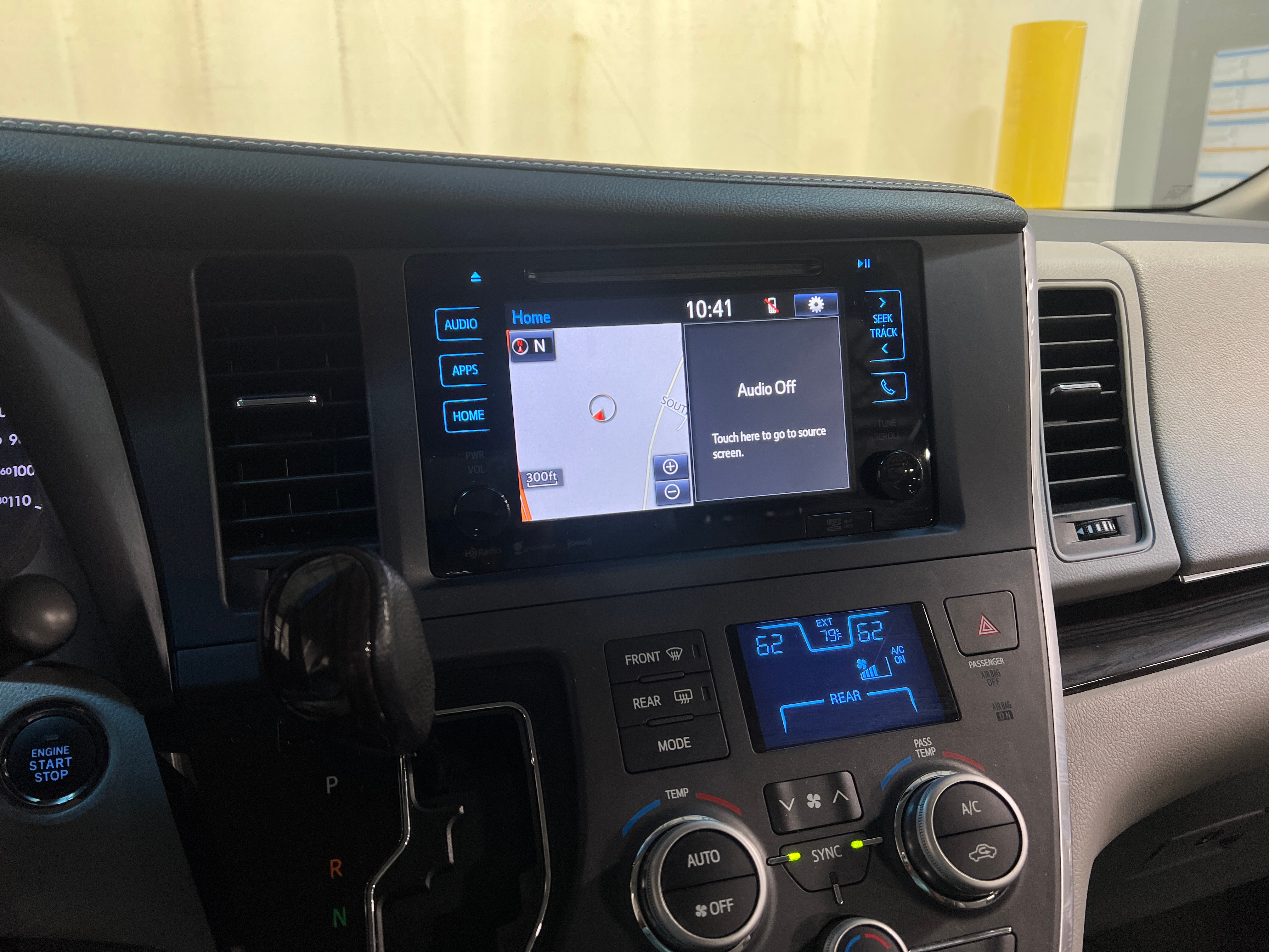 2017 Toyota Sienna XLE 3