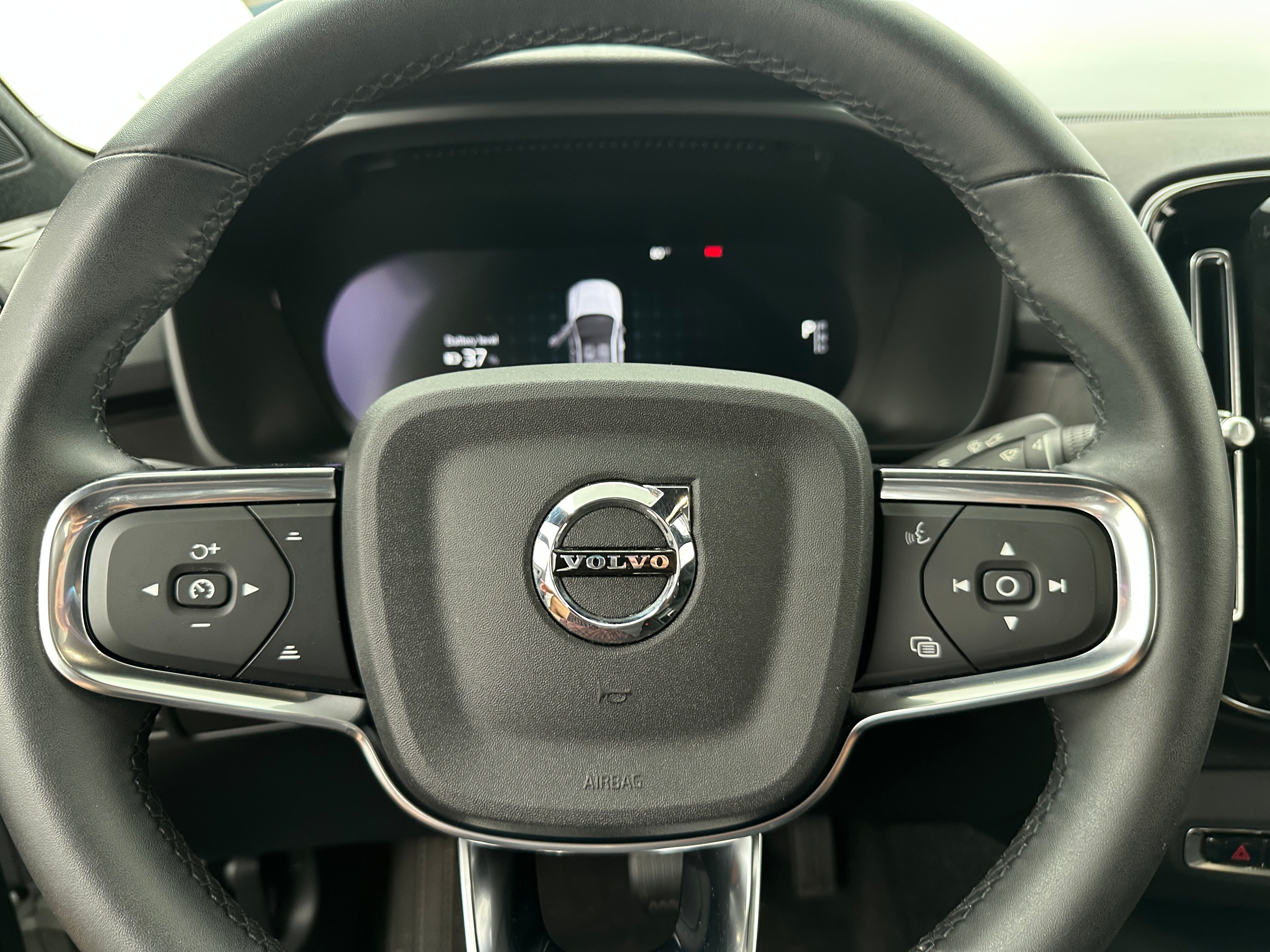 Thumbnail: 2023 Volvo C40 - 5