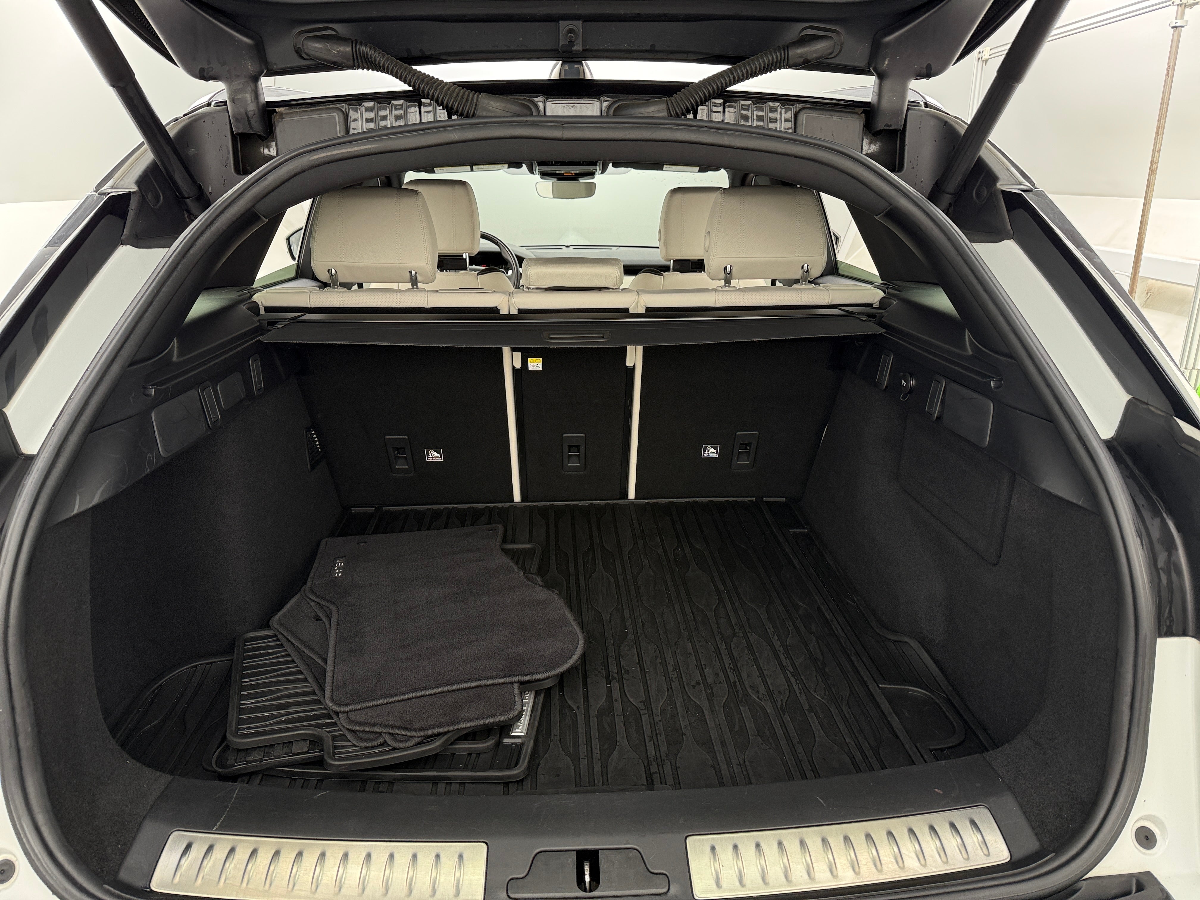 Thumbnail: 2020 Land Rover Range Rover Velar - 6