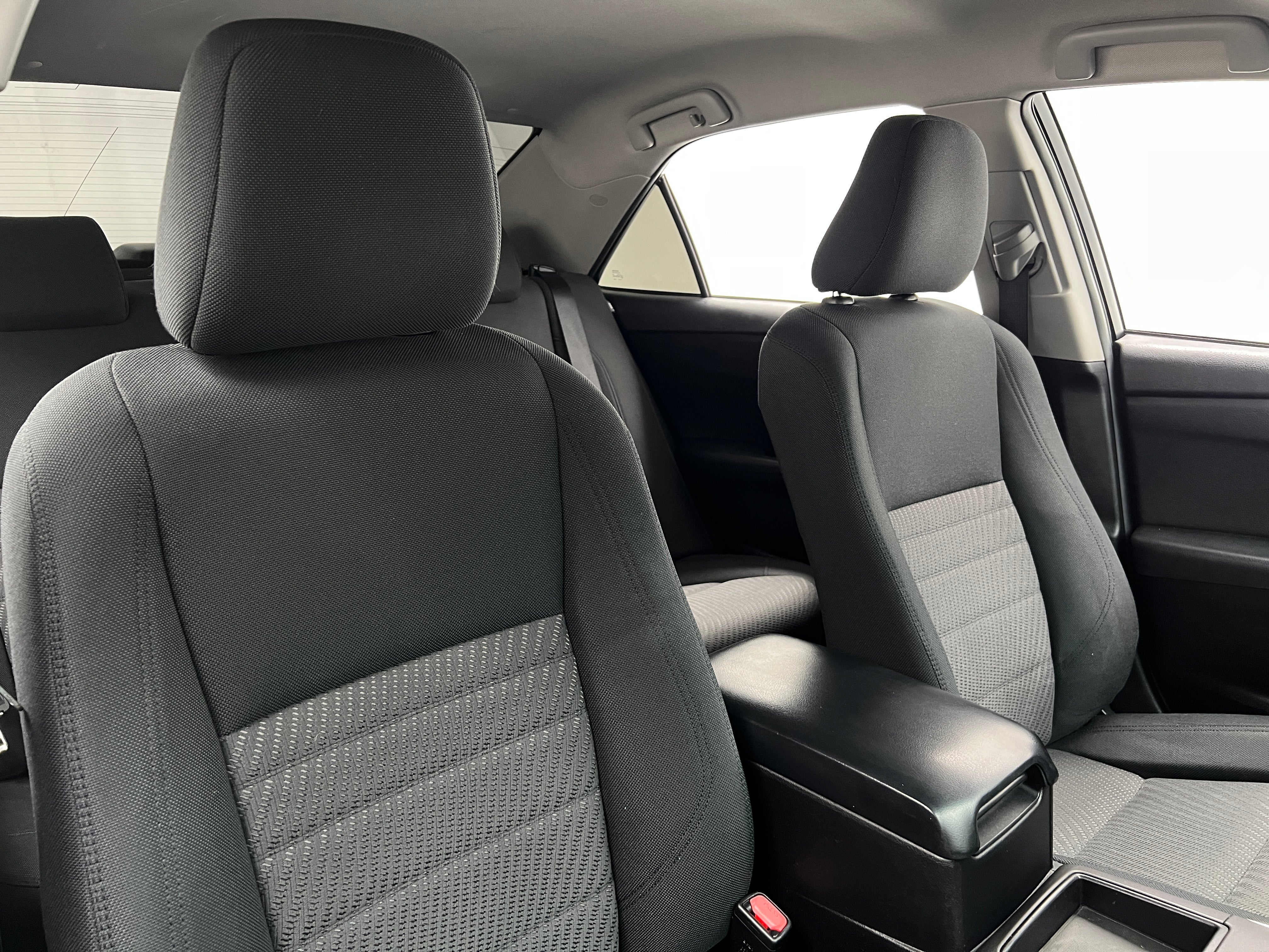 2016 Toyota Camry LE 2