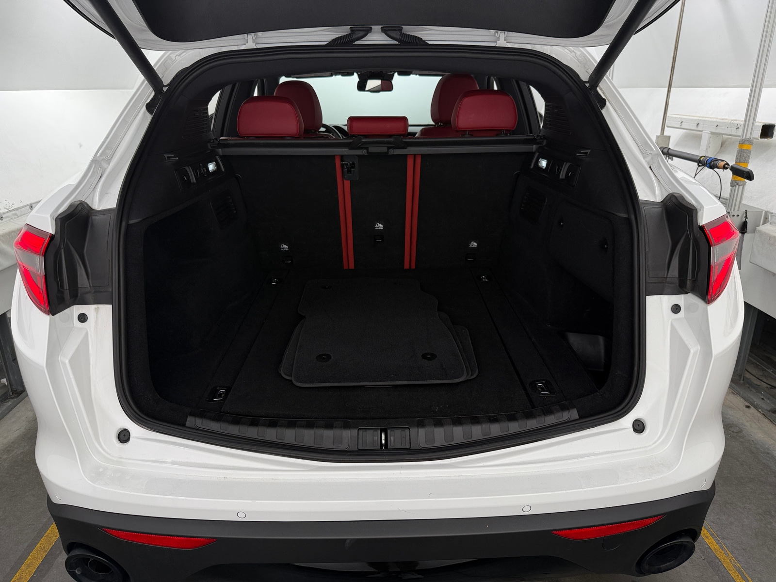 Thumbnail: 2022 Alfa Romeo Stelvio - 6