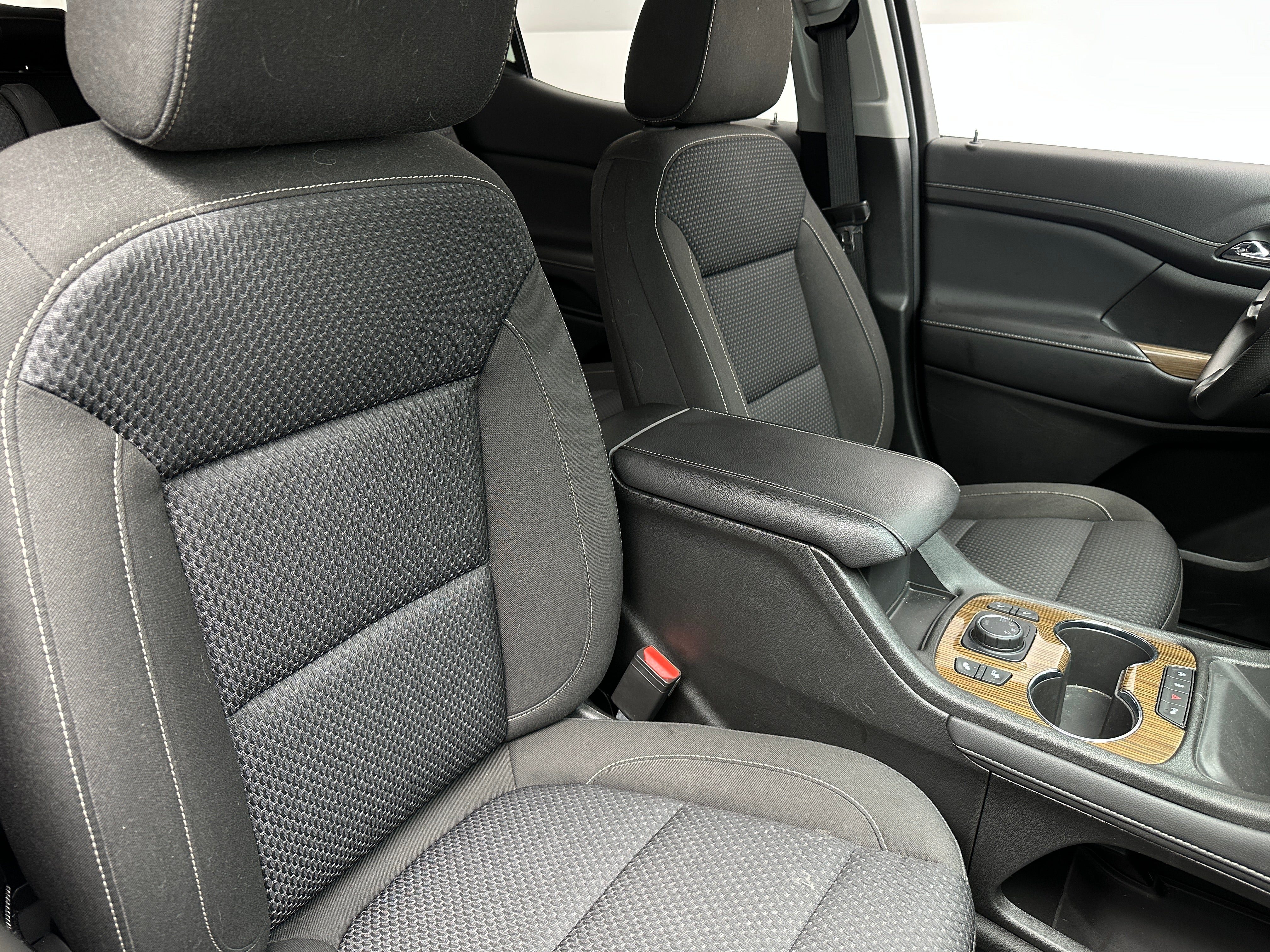 2023 GMC Acadia SLE 2