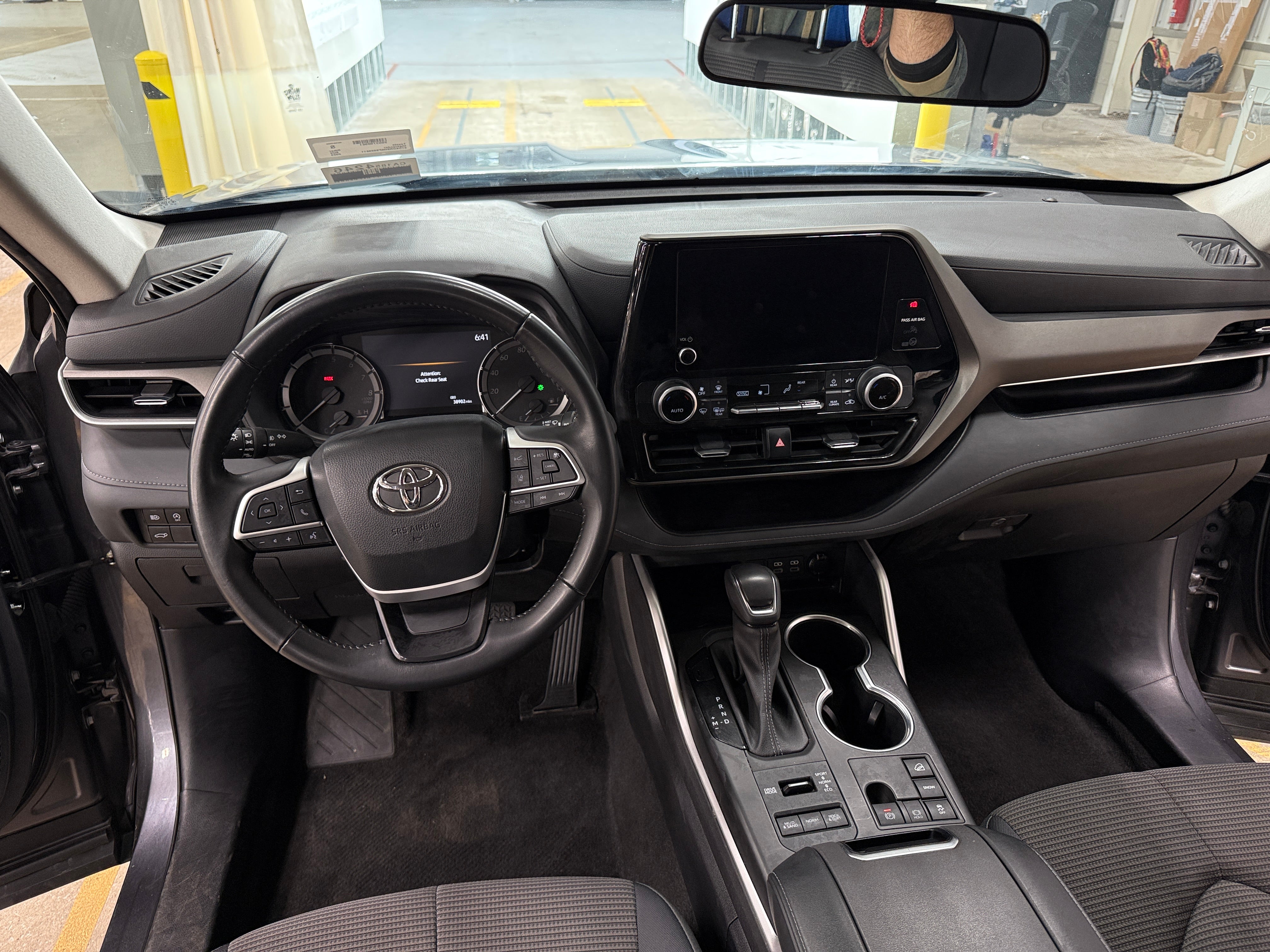 2023 Toyota Highlander LE 3