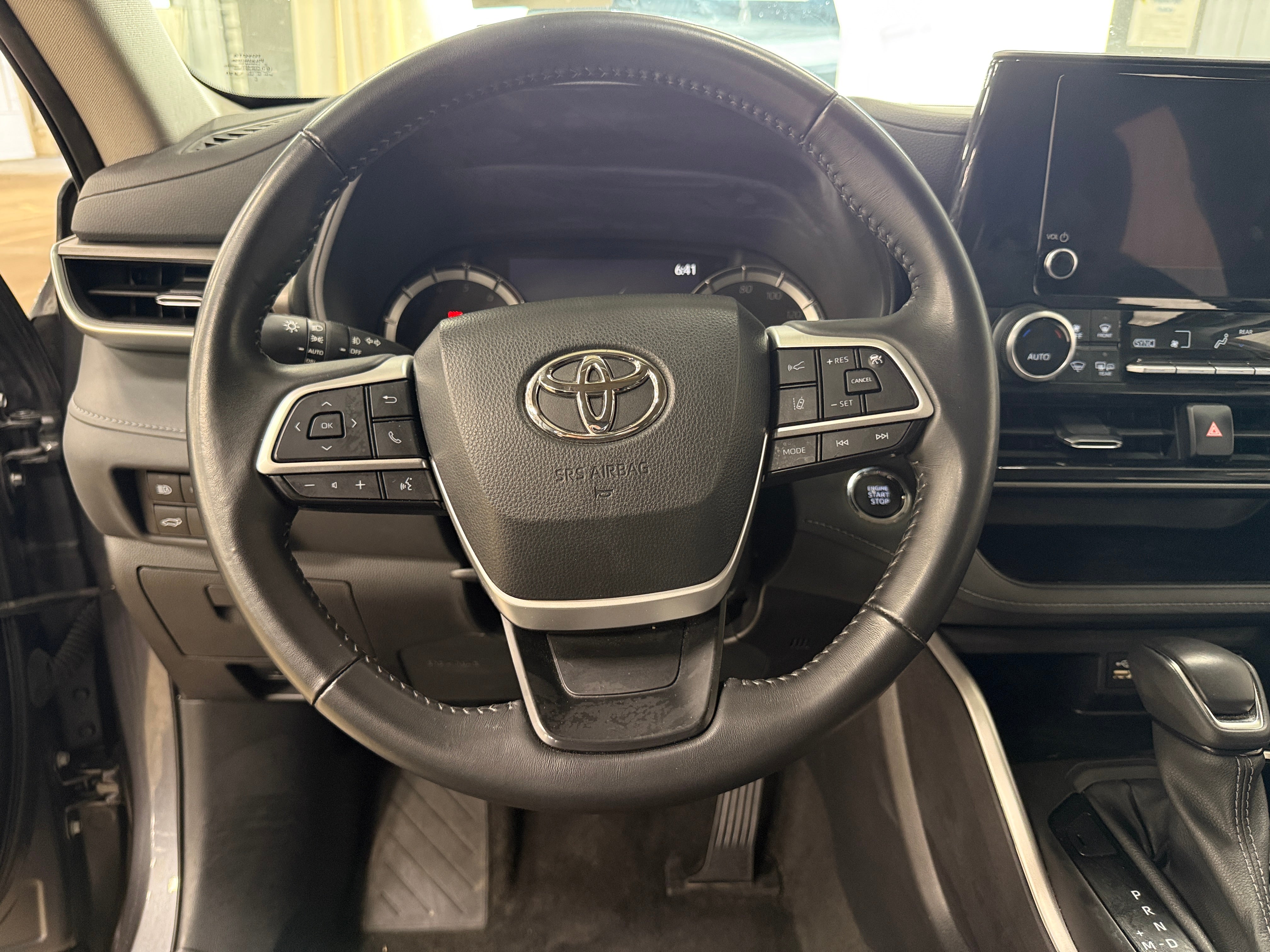 2023 Toyota Highlander LE 5