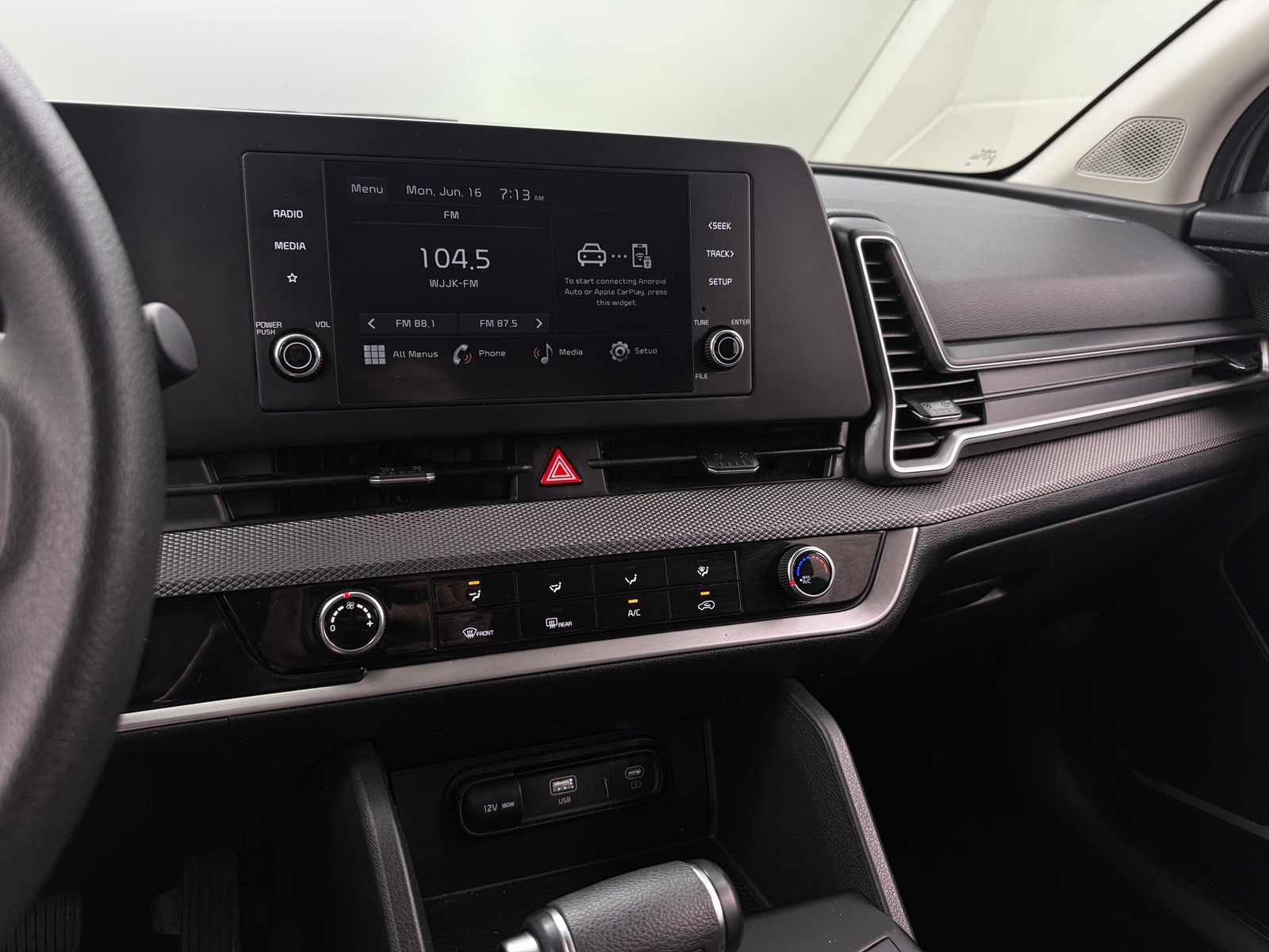 Thumbnail: 2024 Kia Sportage - 4
