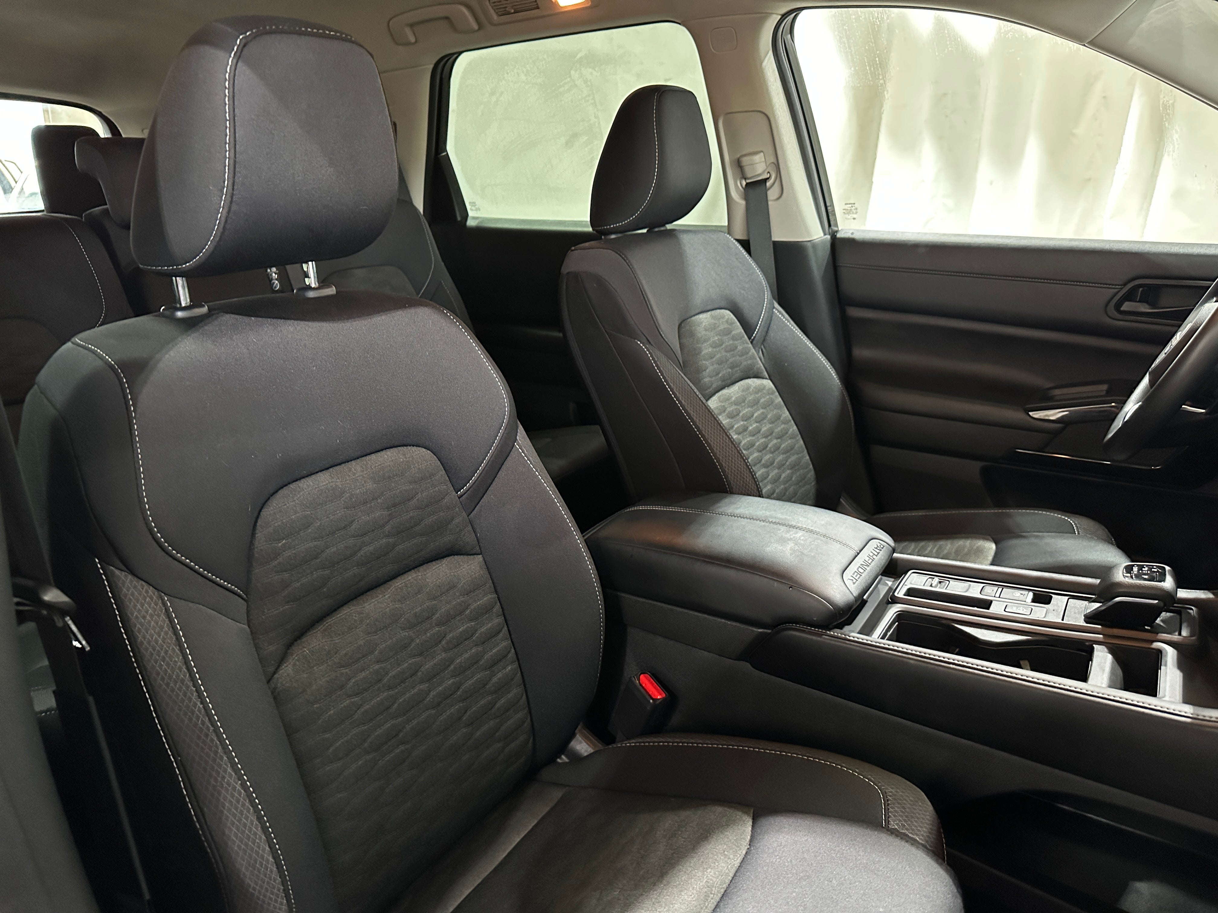 2023 Nissan Pathfinder S 2