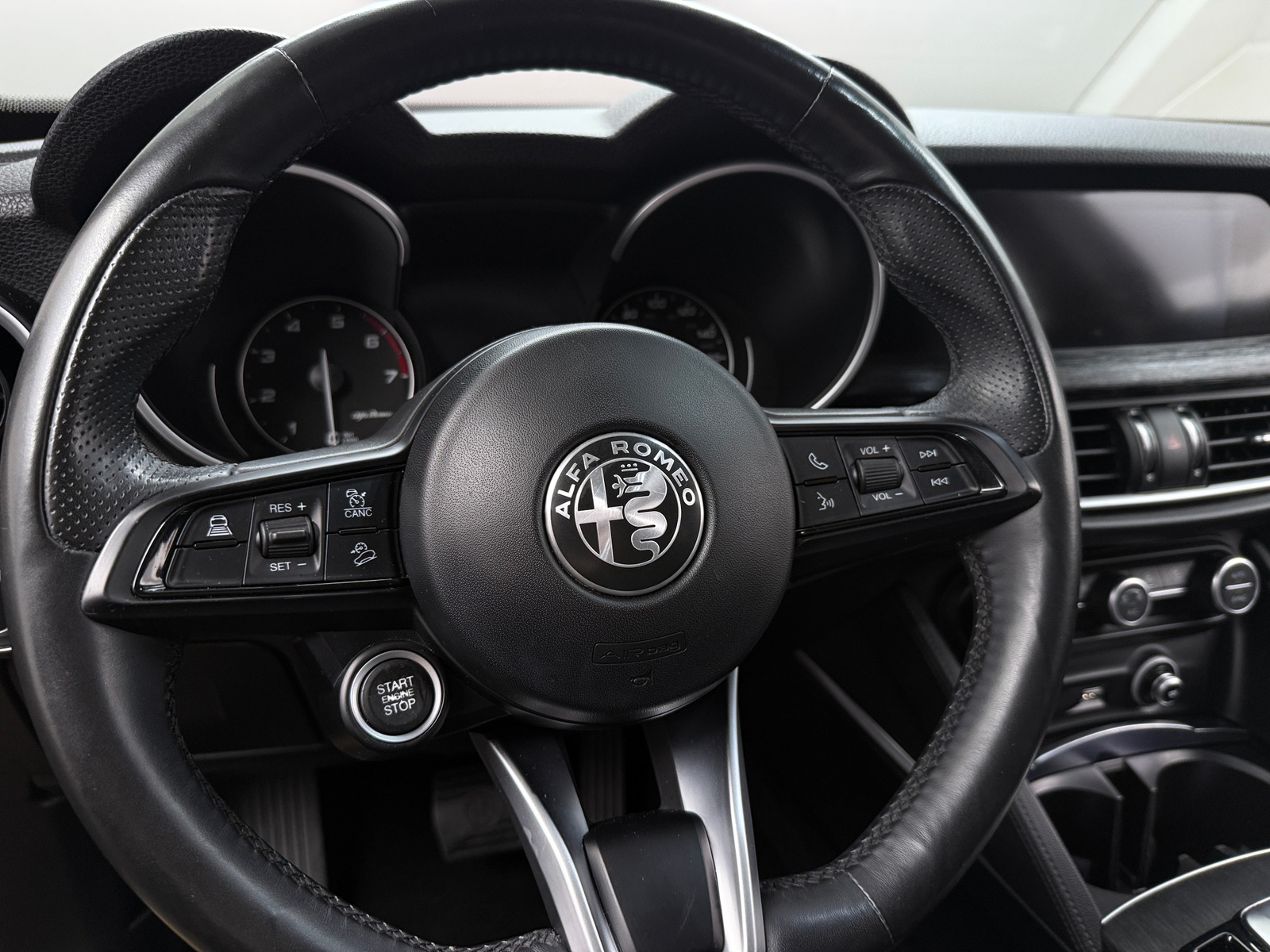 Thumbnail: 2021 Alfa Romeo Stelvio - 4
