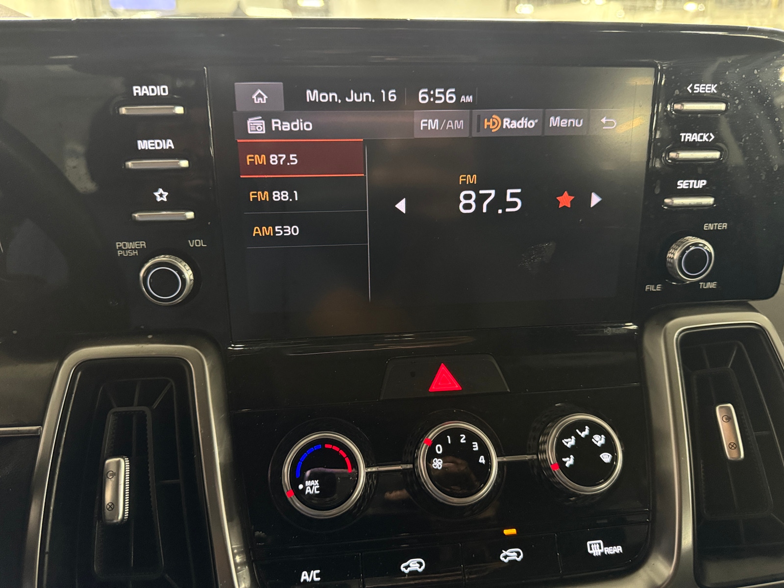 Thumbnail: 2023 Kia Sorento - 4