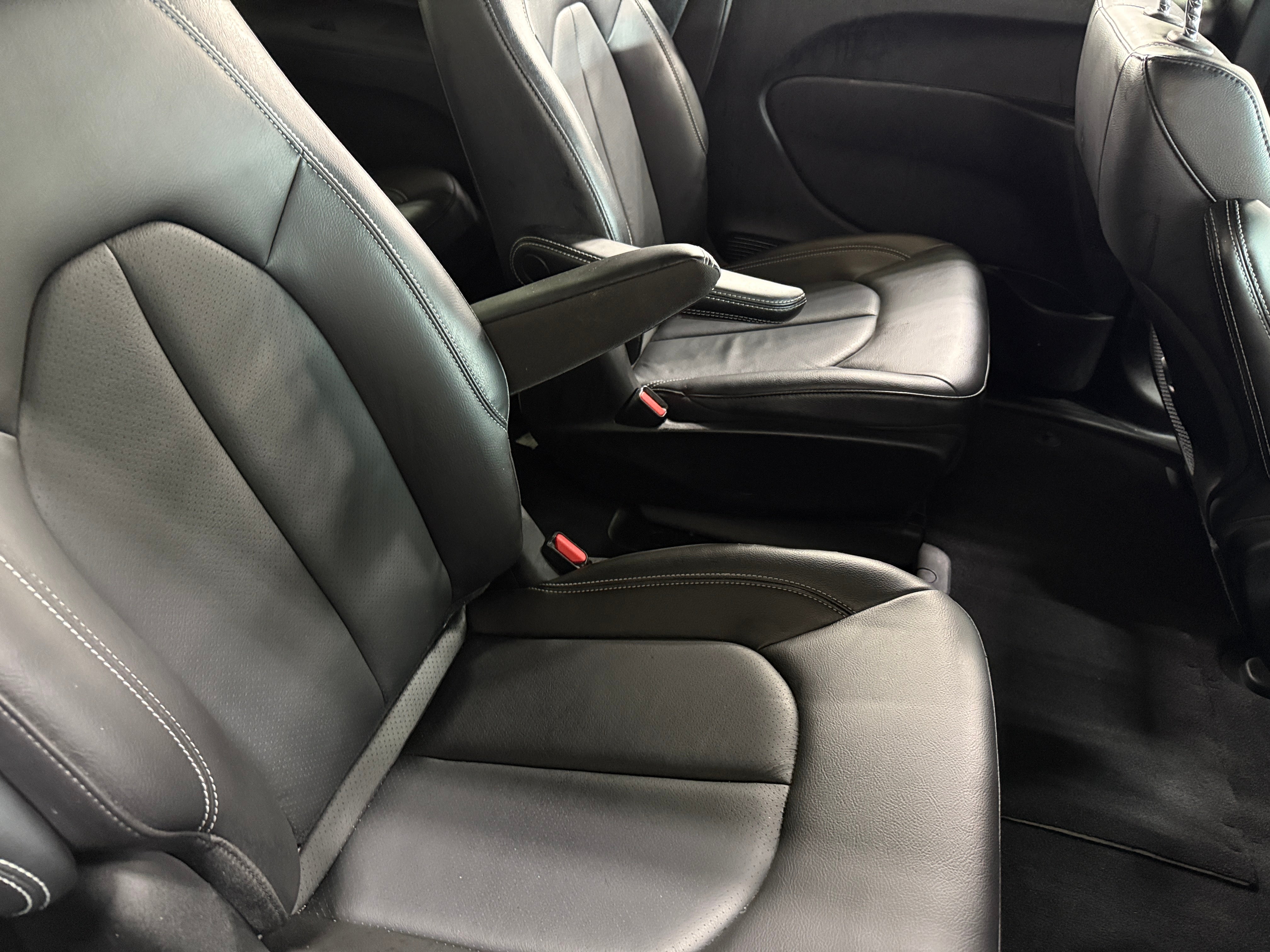 2022 Chrysler Pacifica Hybrid Touring L 5