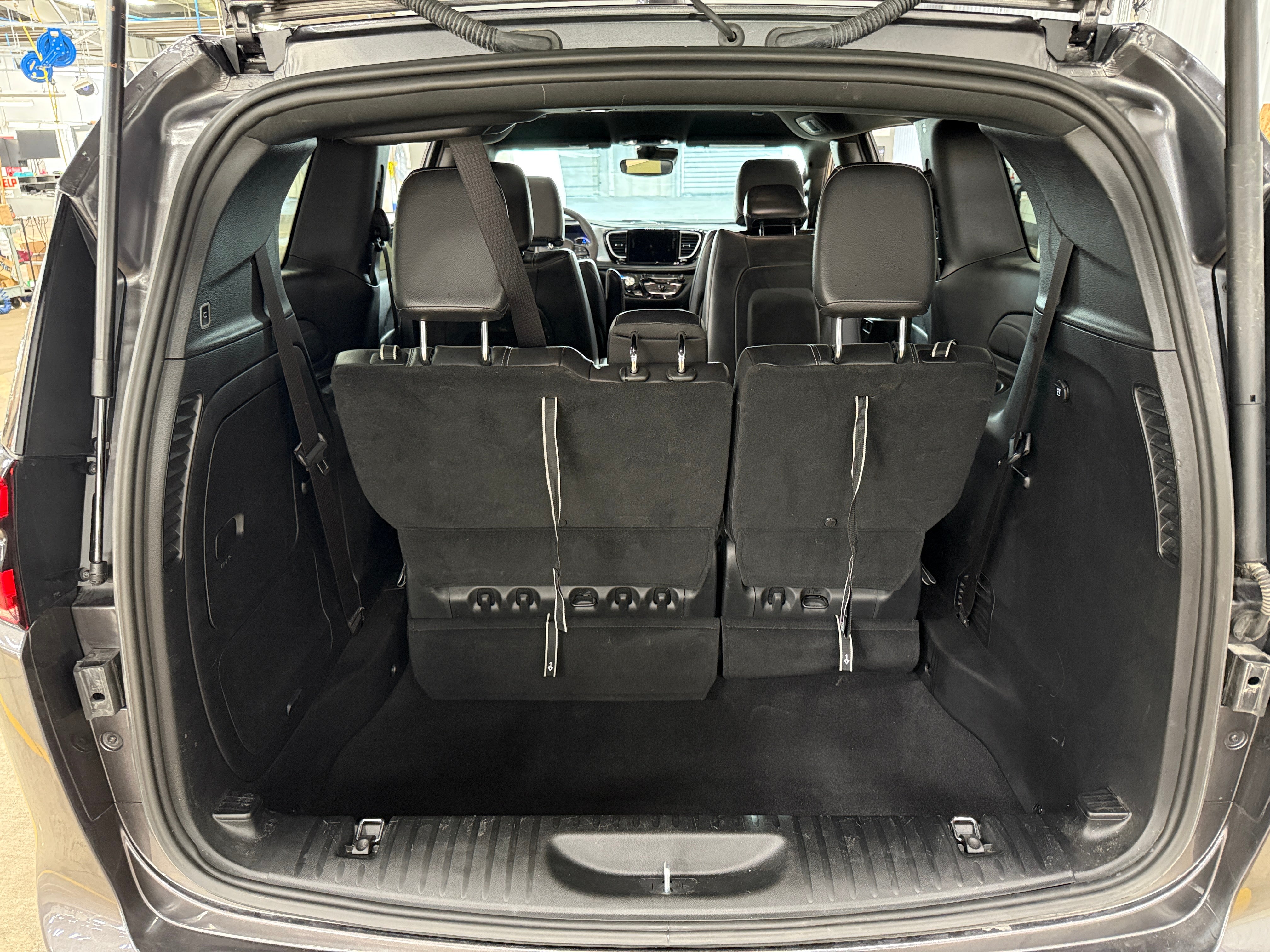 2022 Chrysler Pacifica Hybrid Touring L 6