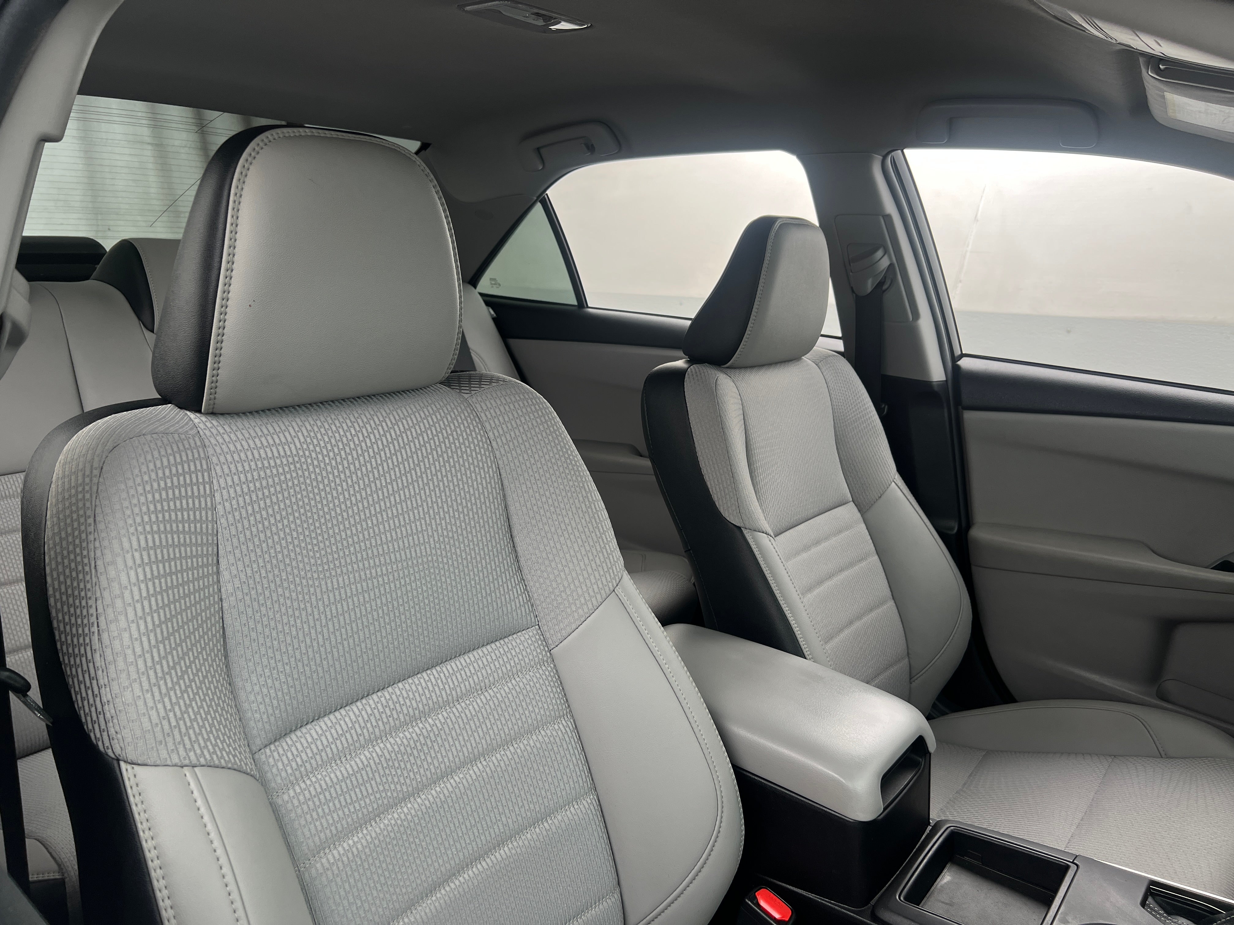 2017 Toyota Camry SE 2