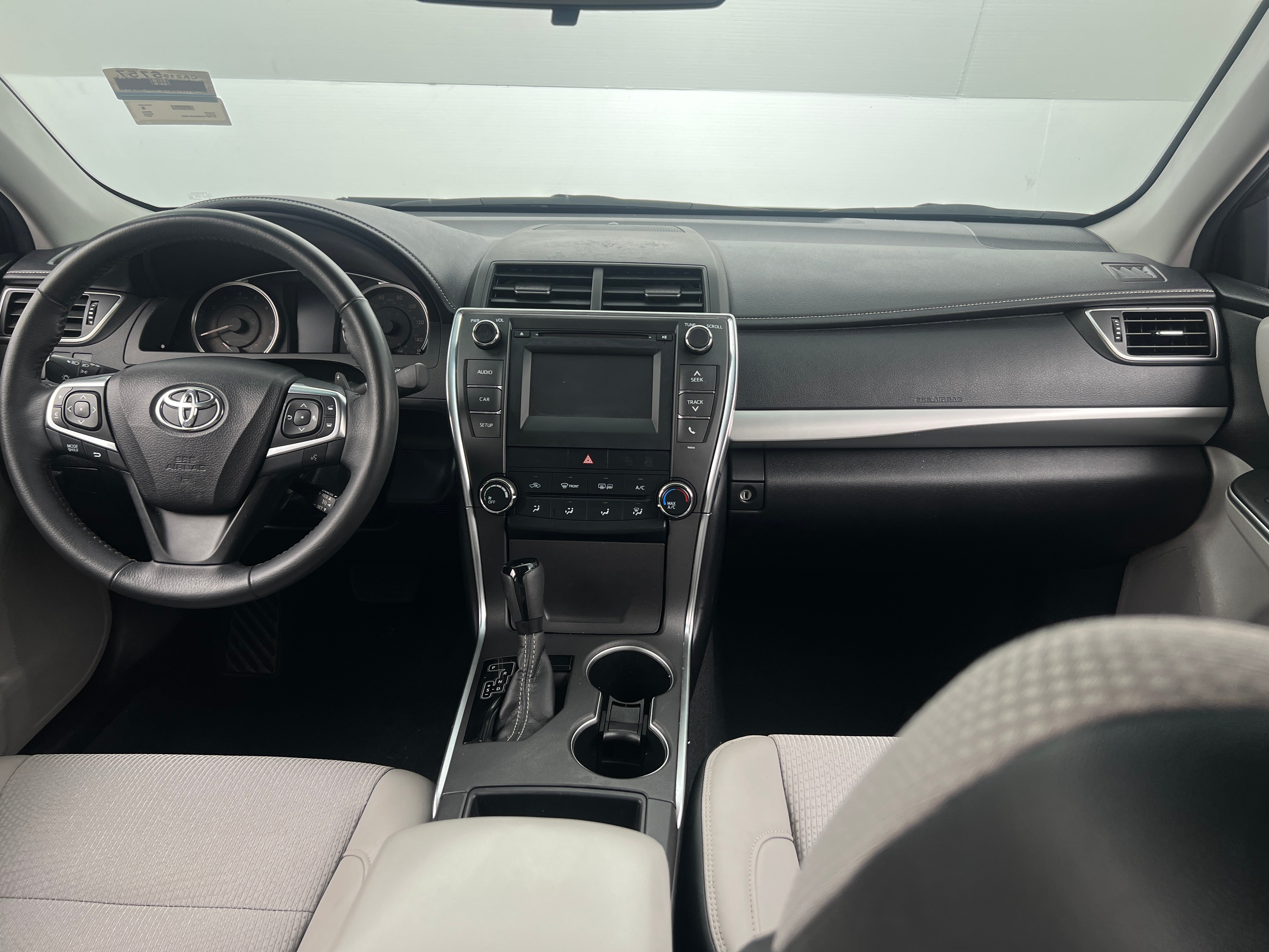 2017 Toyota Camry SE 3