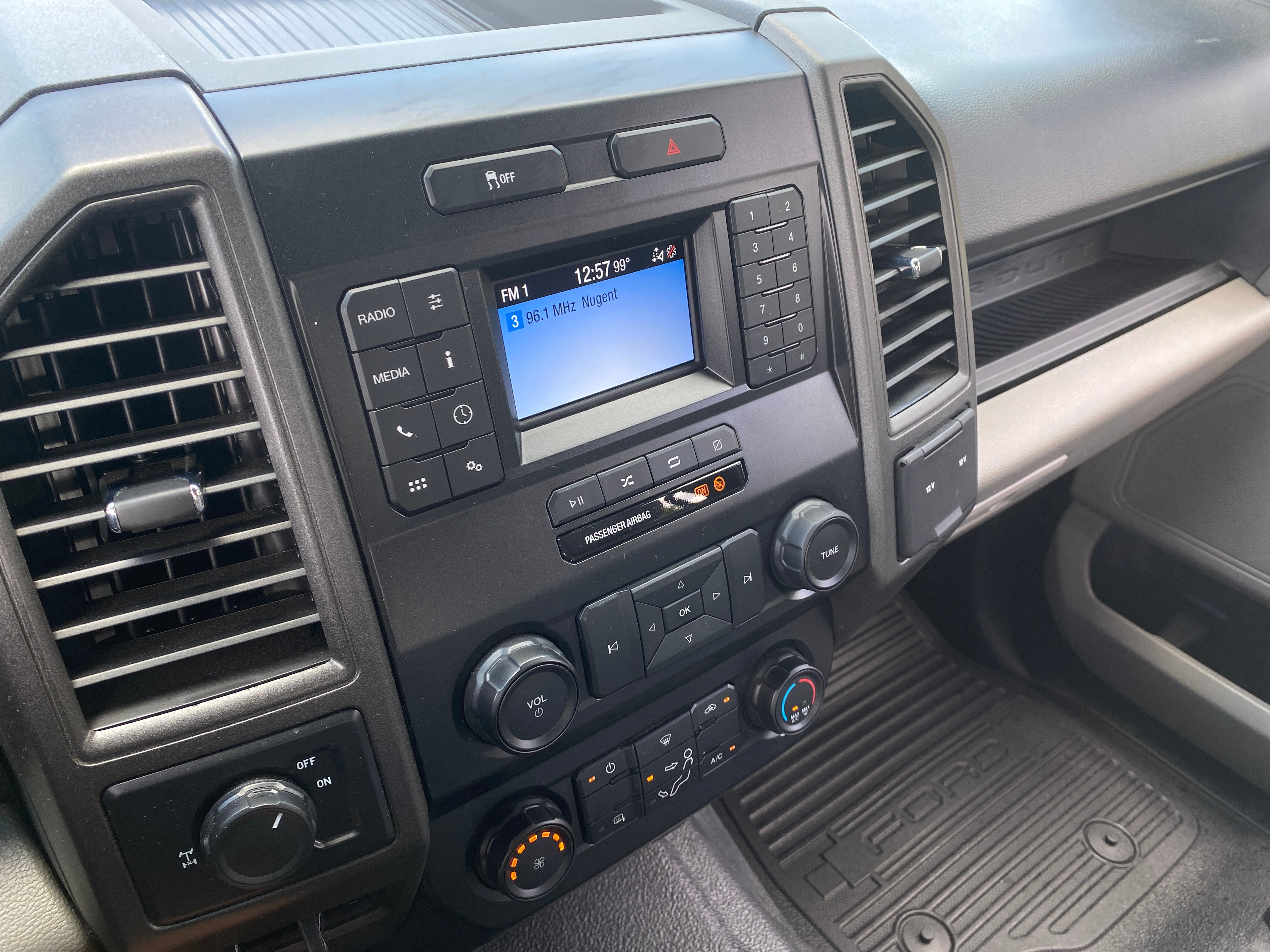 2022 Ford Econoline E-250 3