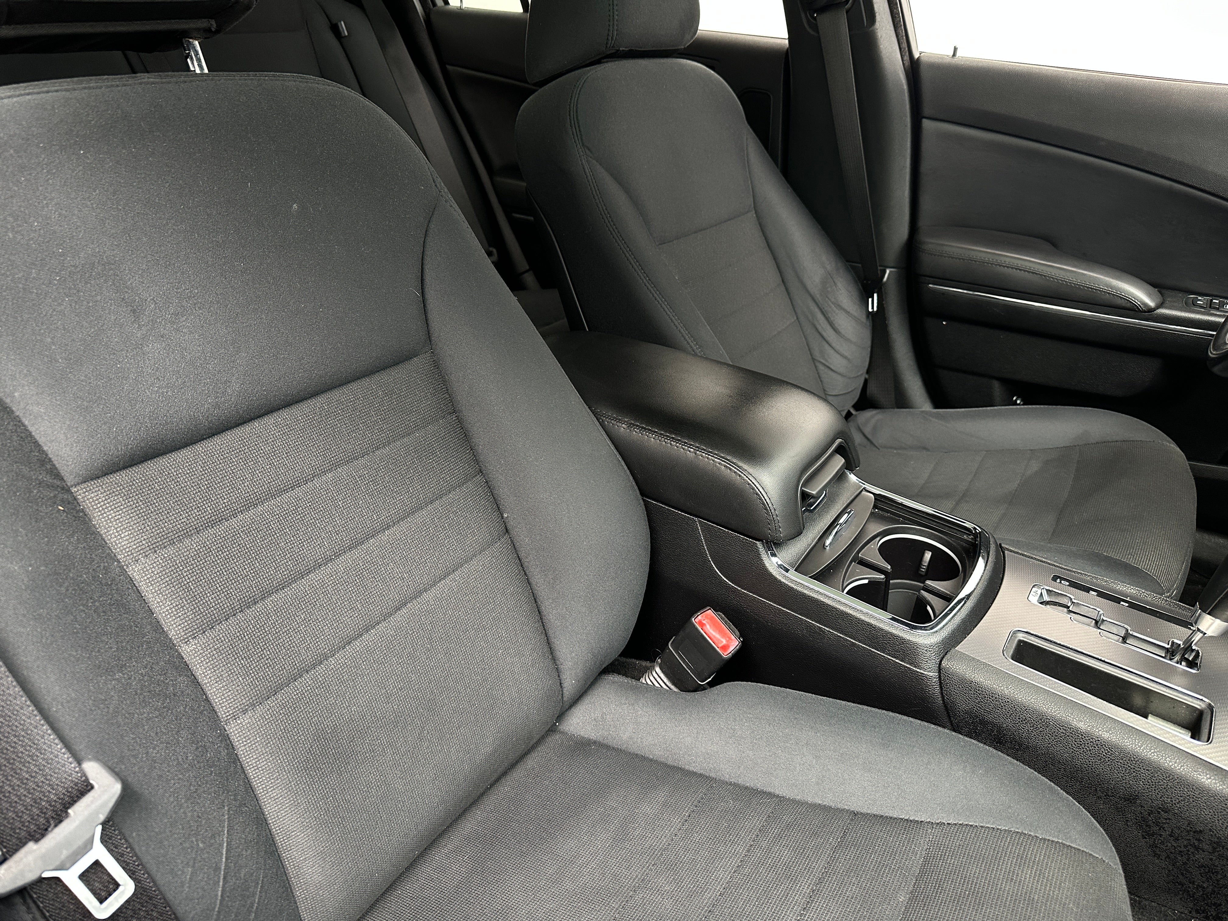 2011 Dodge Charger SE 2