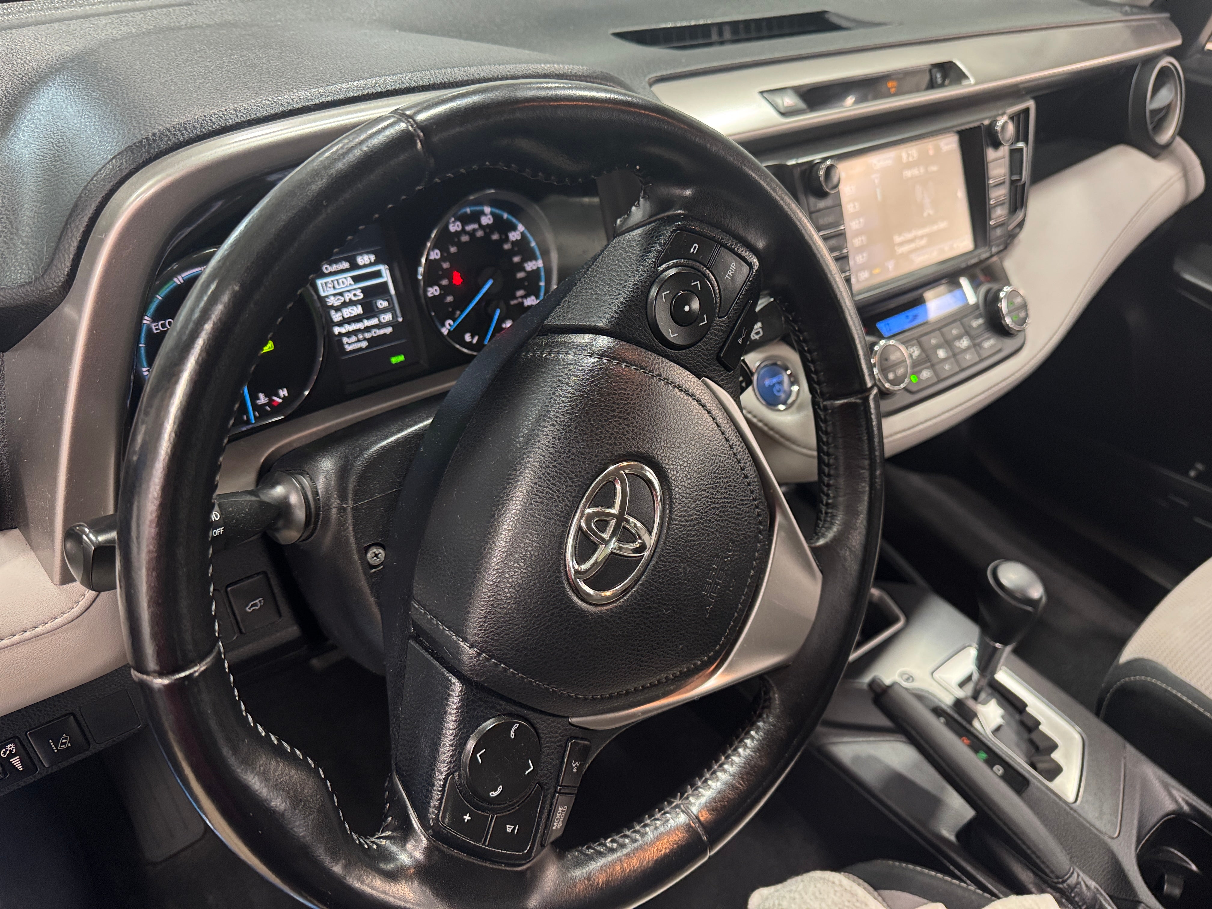 2016 Toyota RAV4 XLE 3