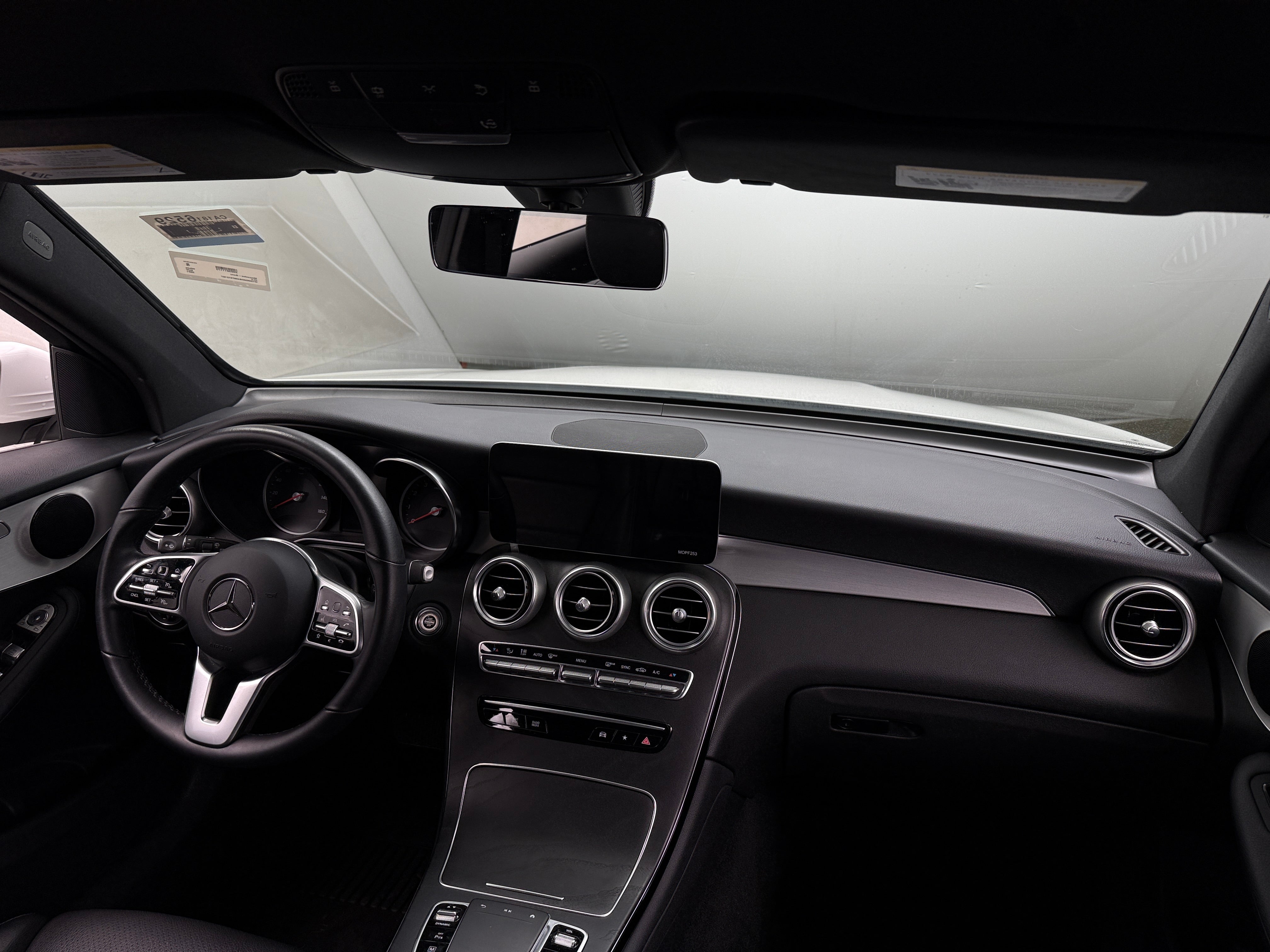 2021 Mercedes-Benz GLC 300 2