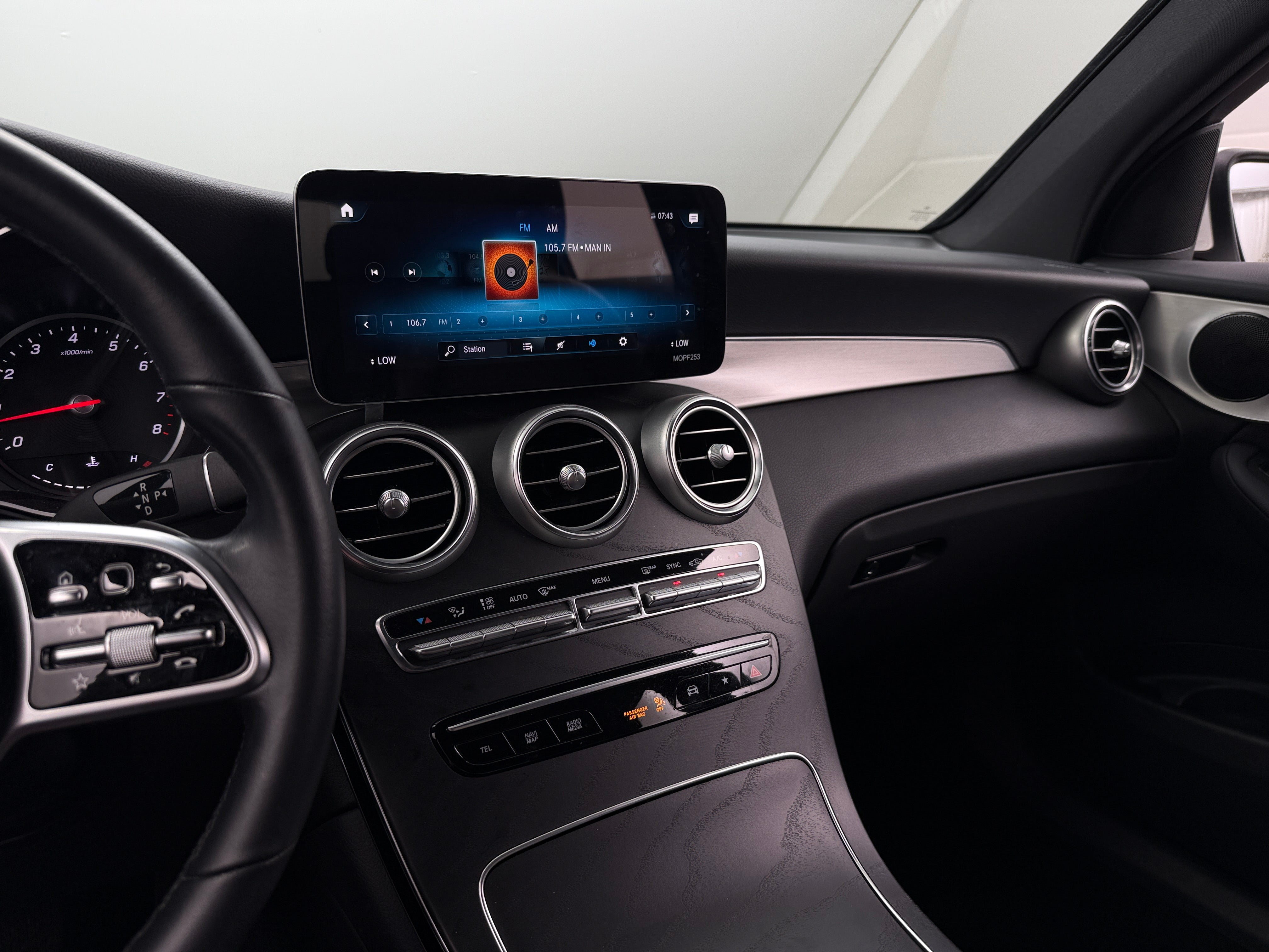 2021 Mercedes-Benz GLC 300 3