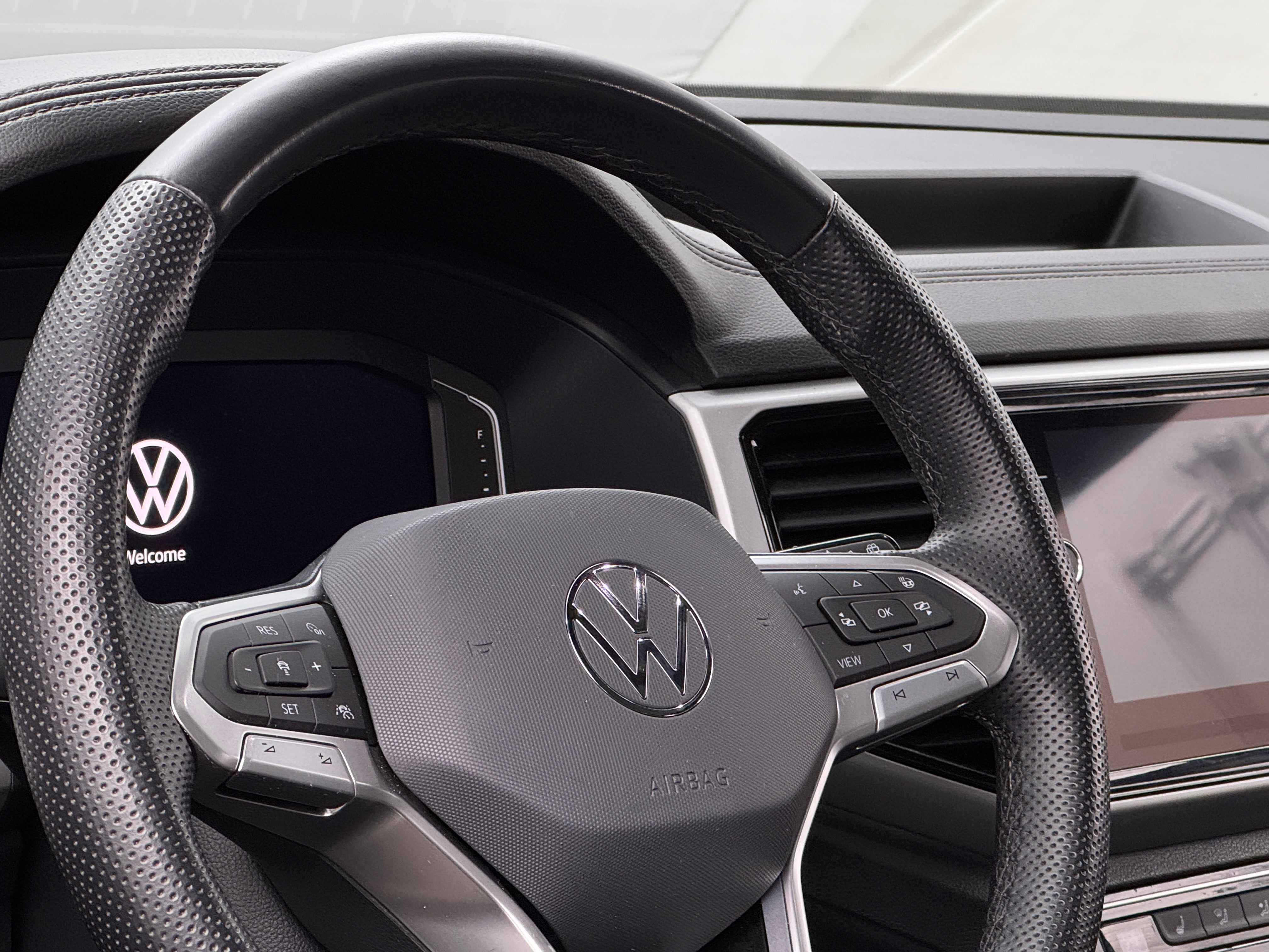 Thumbnail: 2023 Volkswagen Atlas - 4