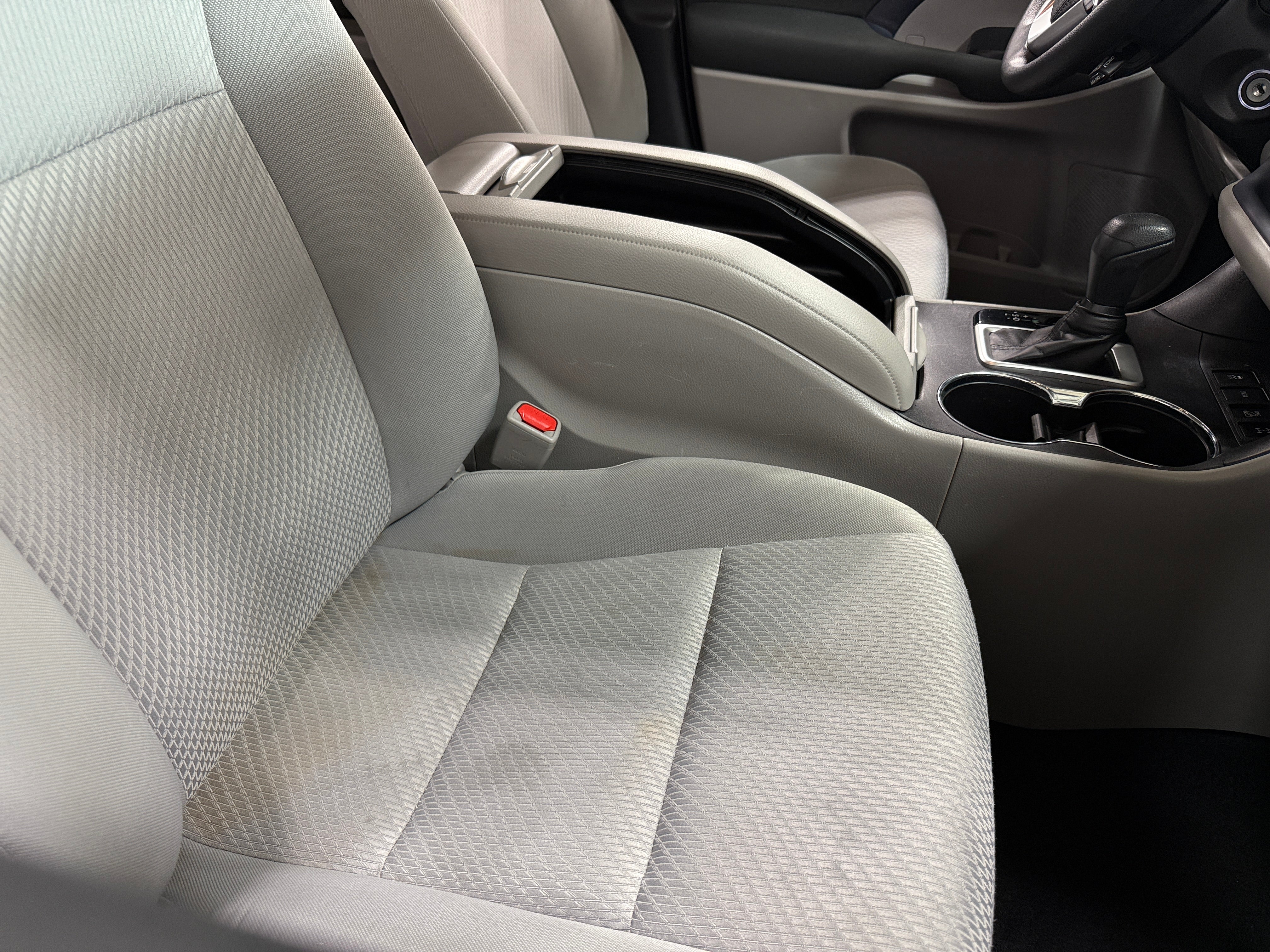 2019 Toyota Highlander LE 2
