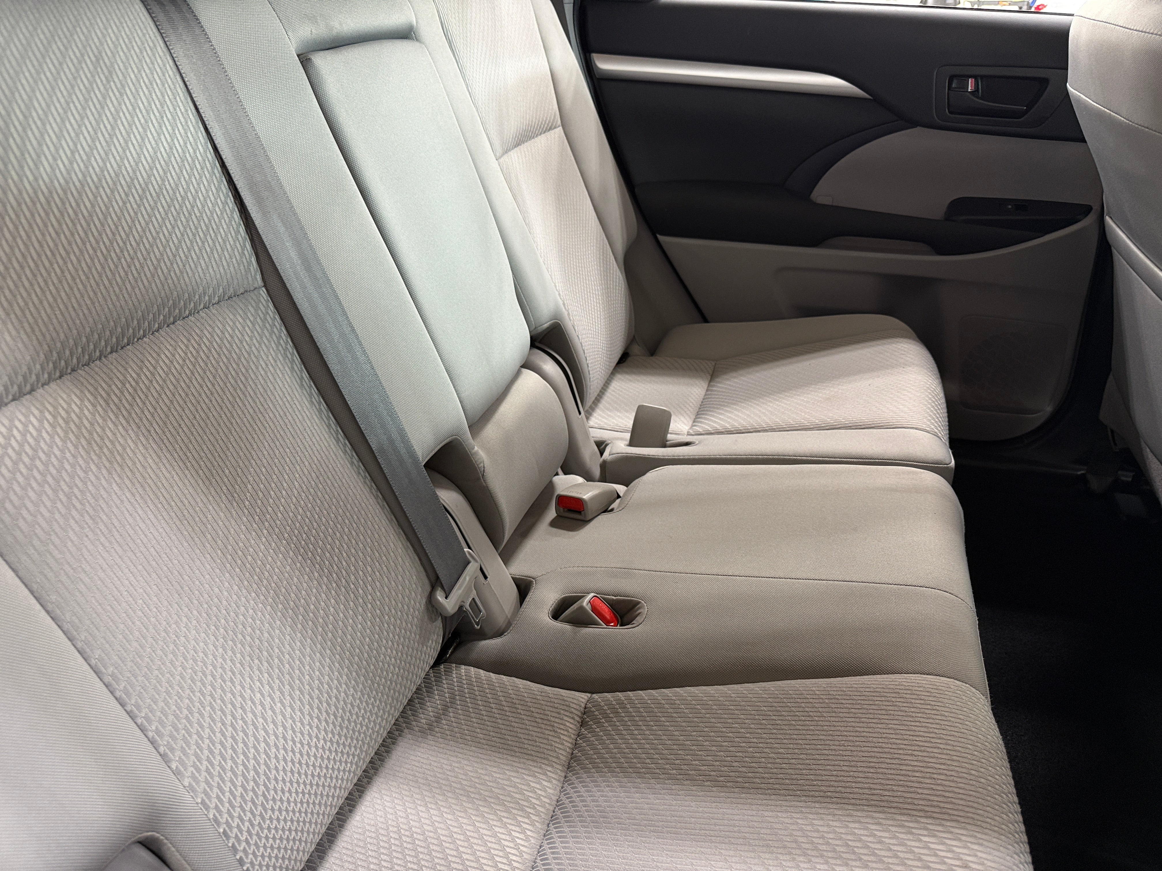 2019 Toyota Highlander LE 6
