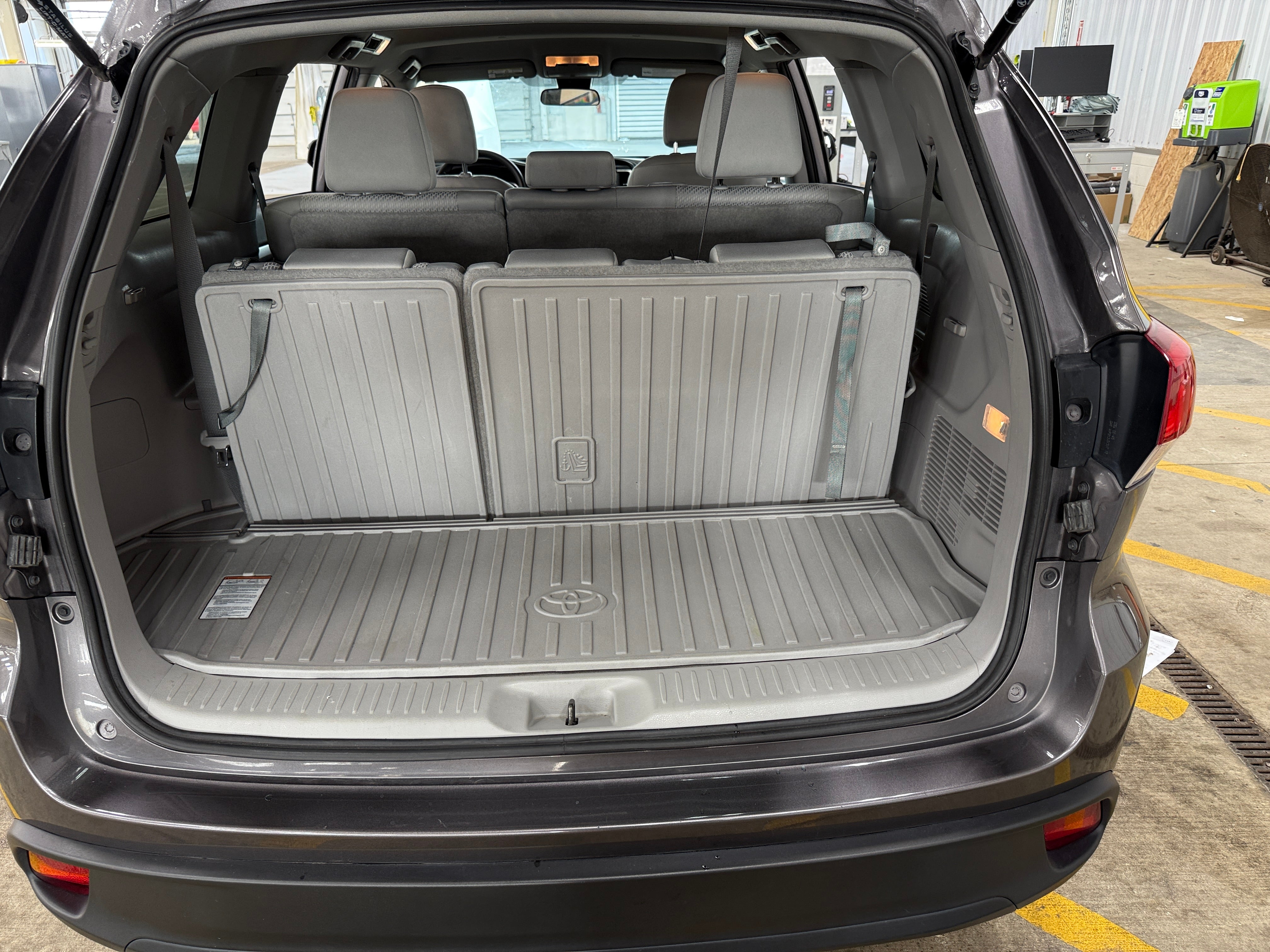2019 Toyota Highlander LE 7