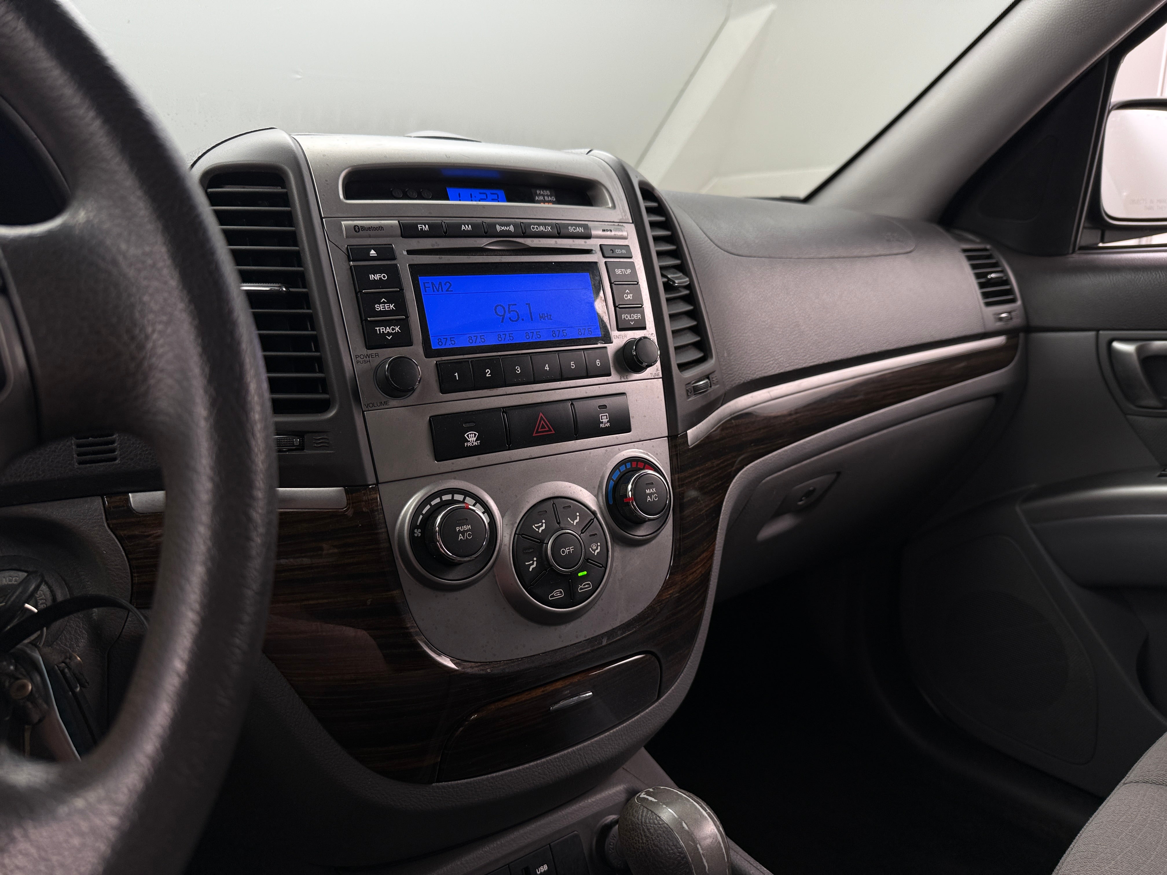 2011 Hyundai Santa Fe GLS 4