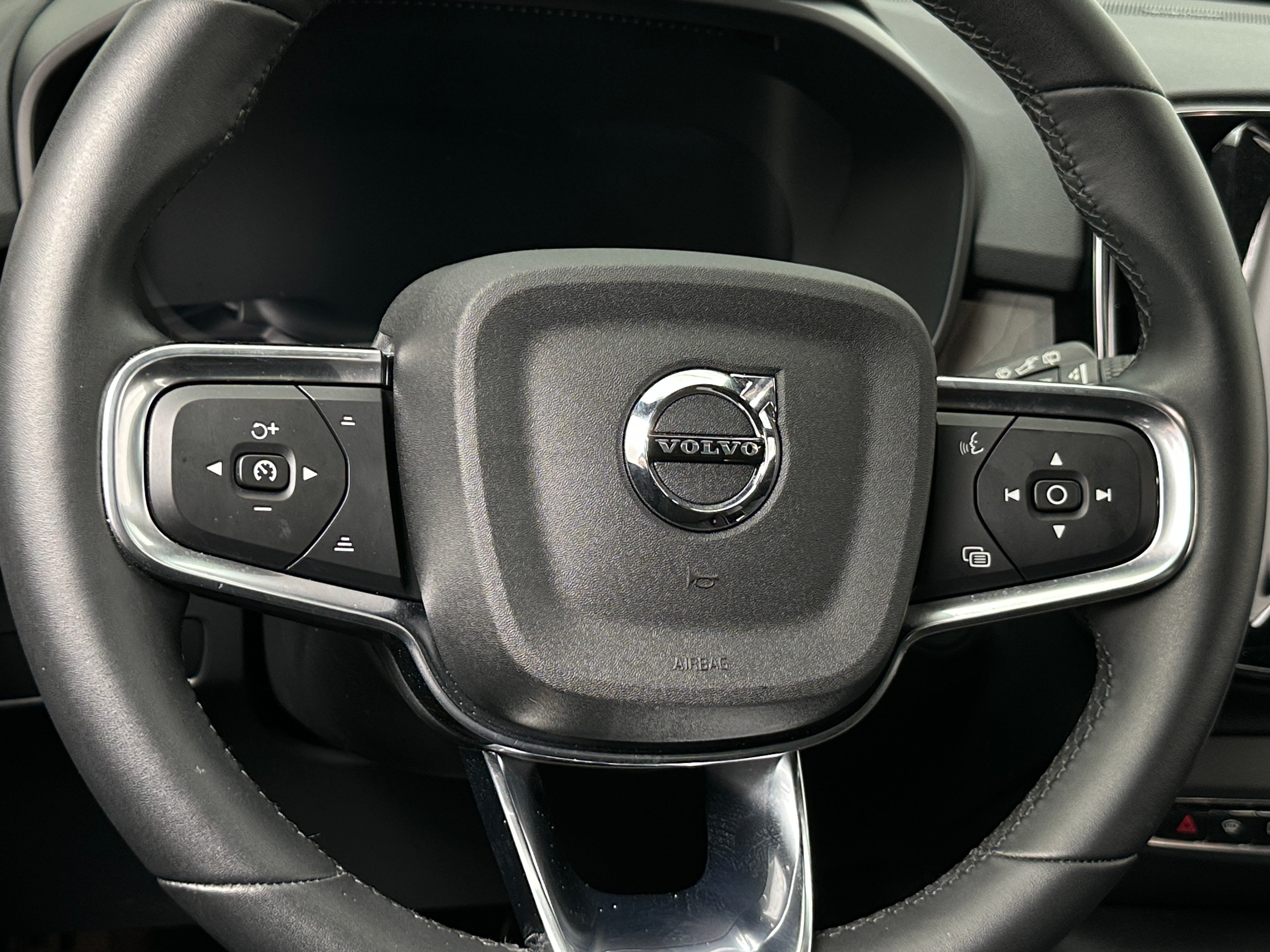 2023 Volvo XC40 Recharge Ultimate 5